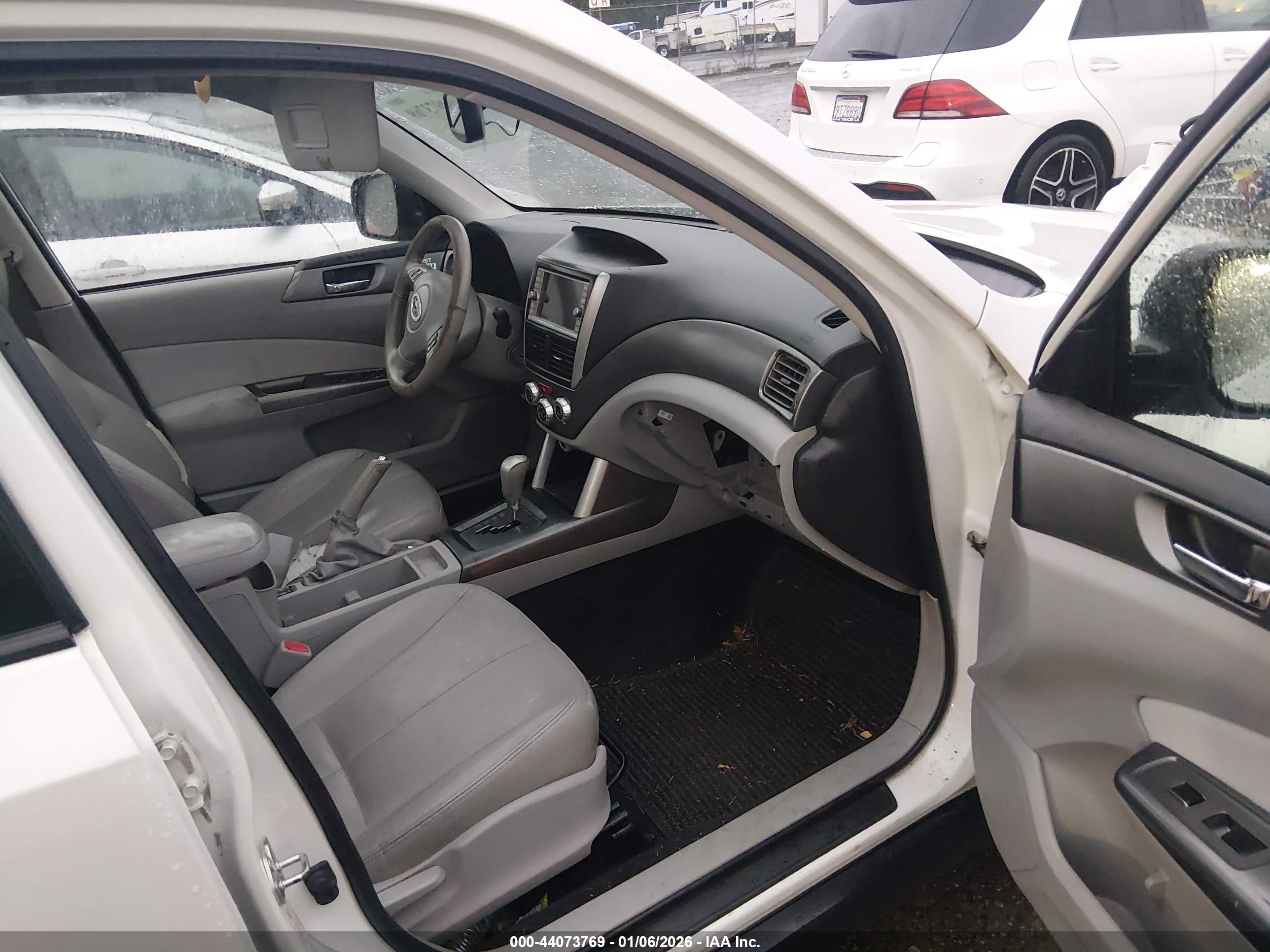 SUBARU FORESTER image 5