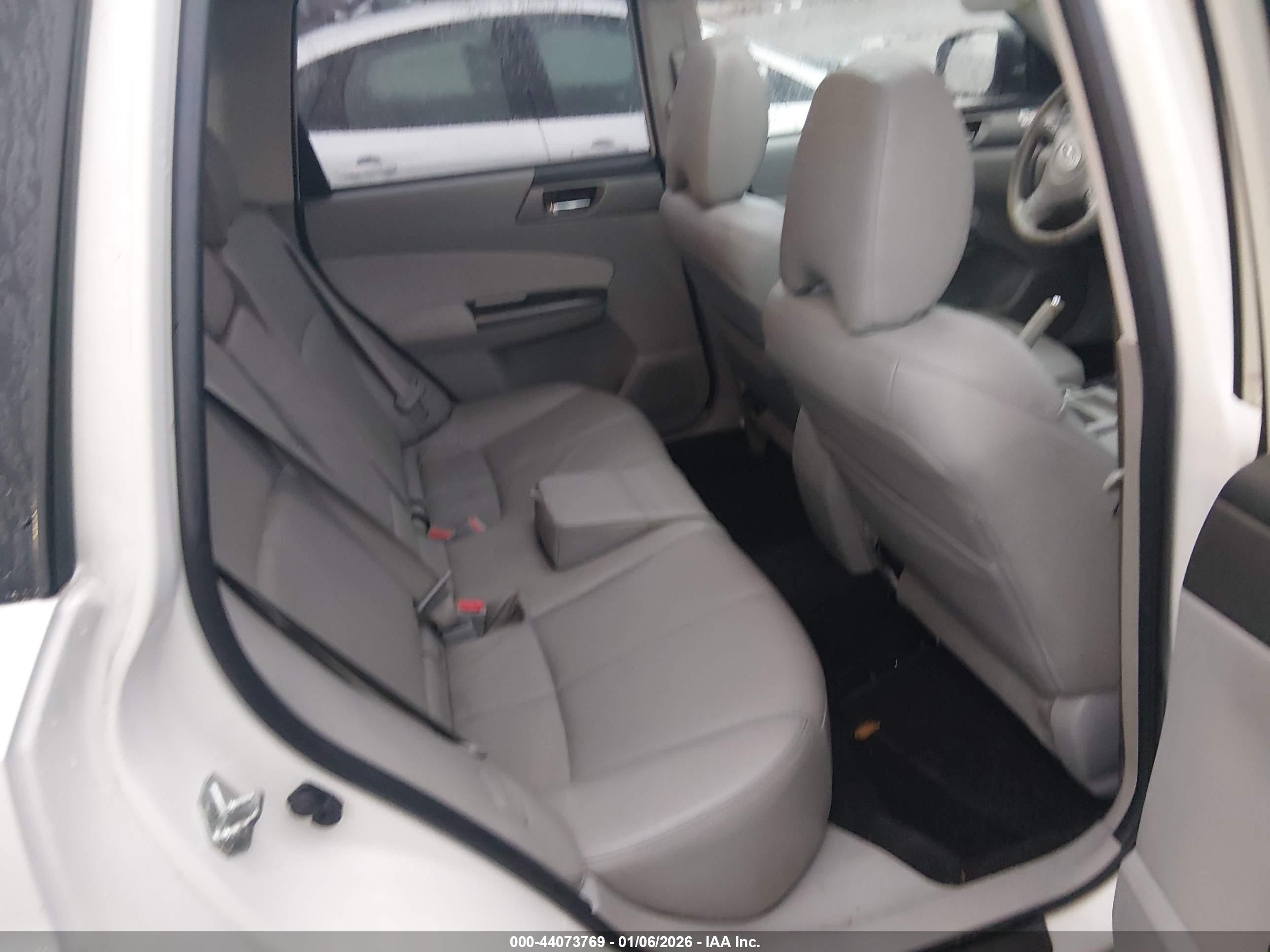 SUBARU FORESTER image 8