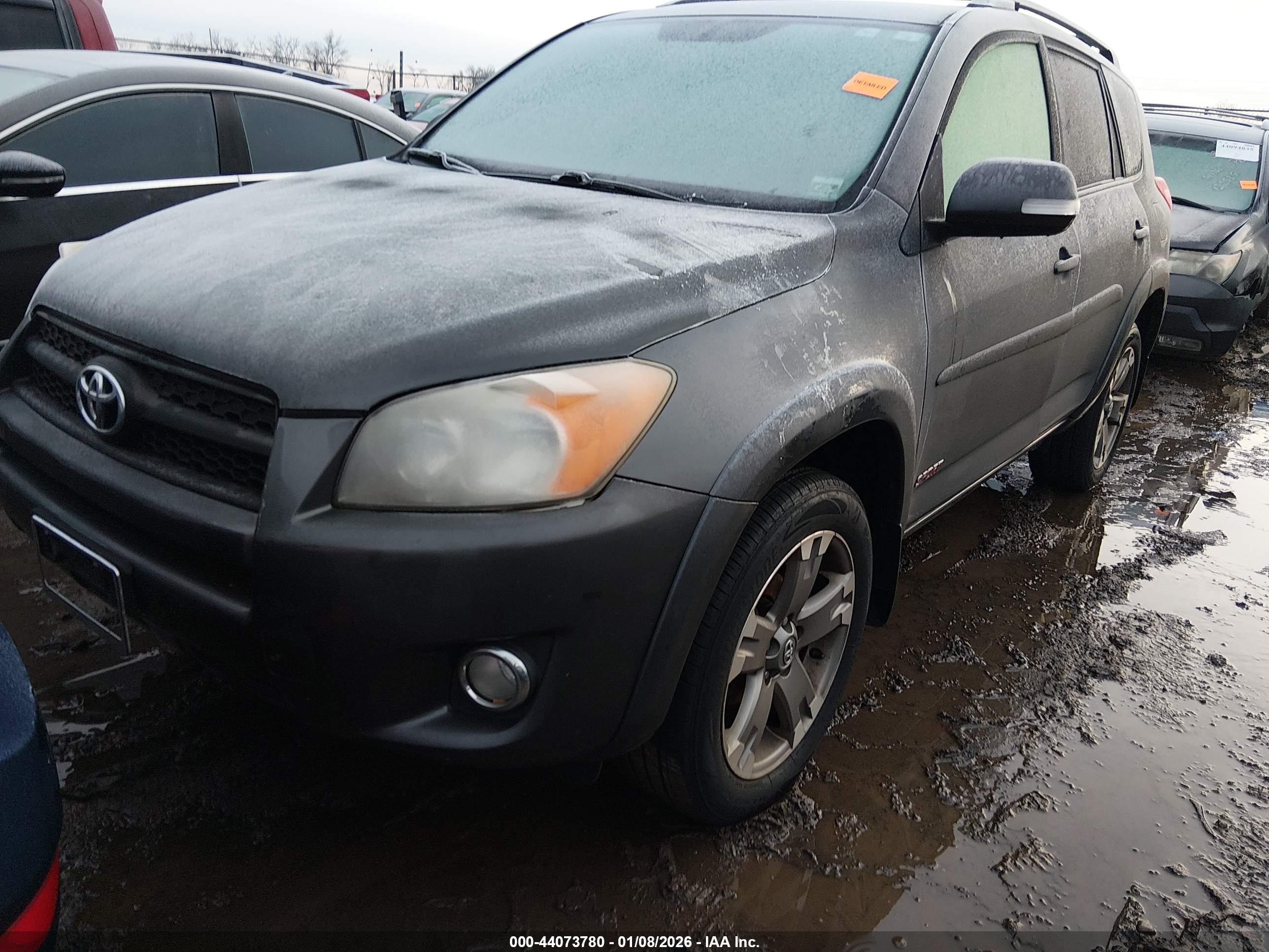 TOYOTA RAV4 image 2