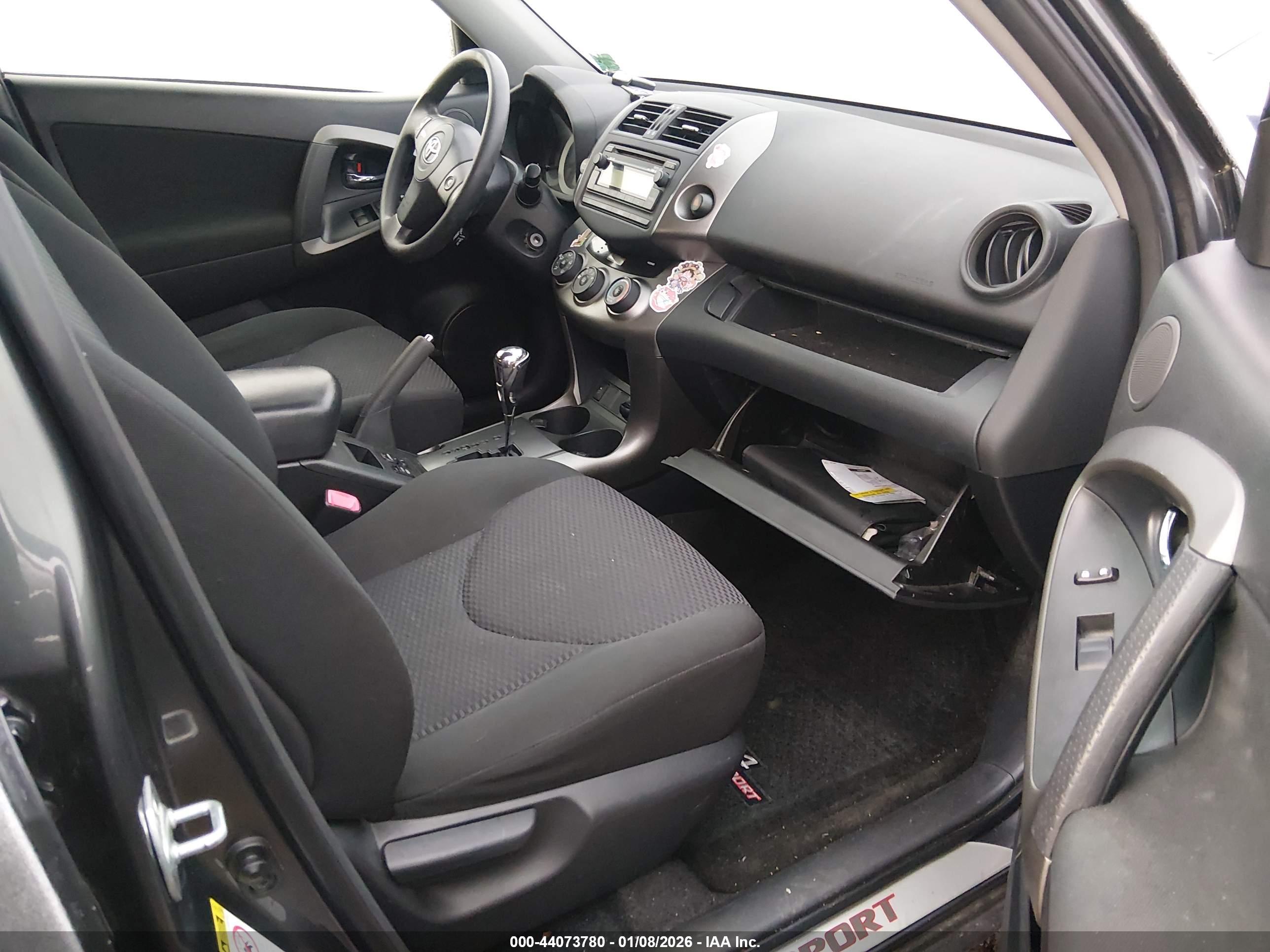 TOYOTA RAV4 image 5