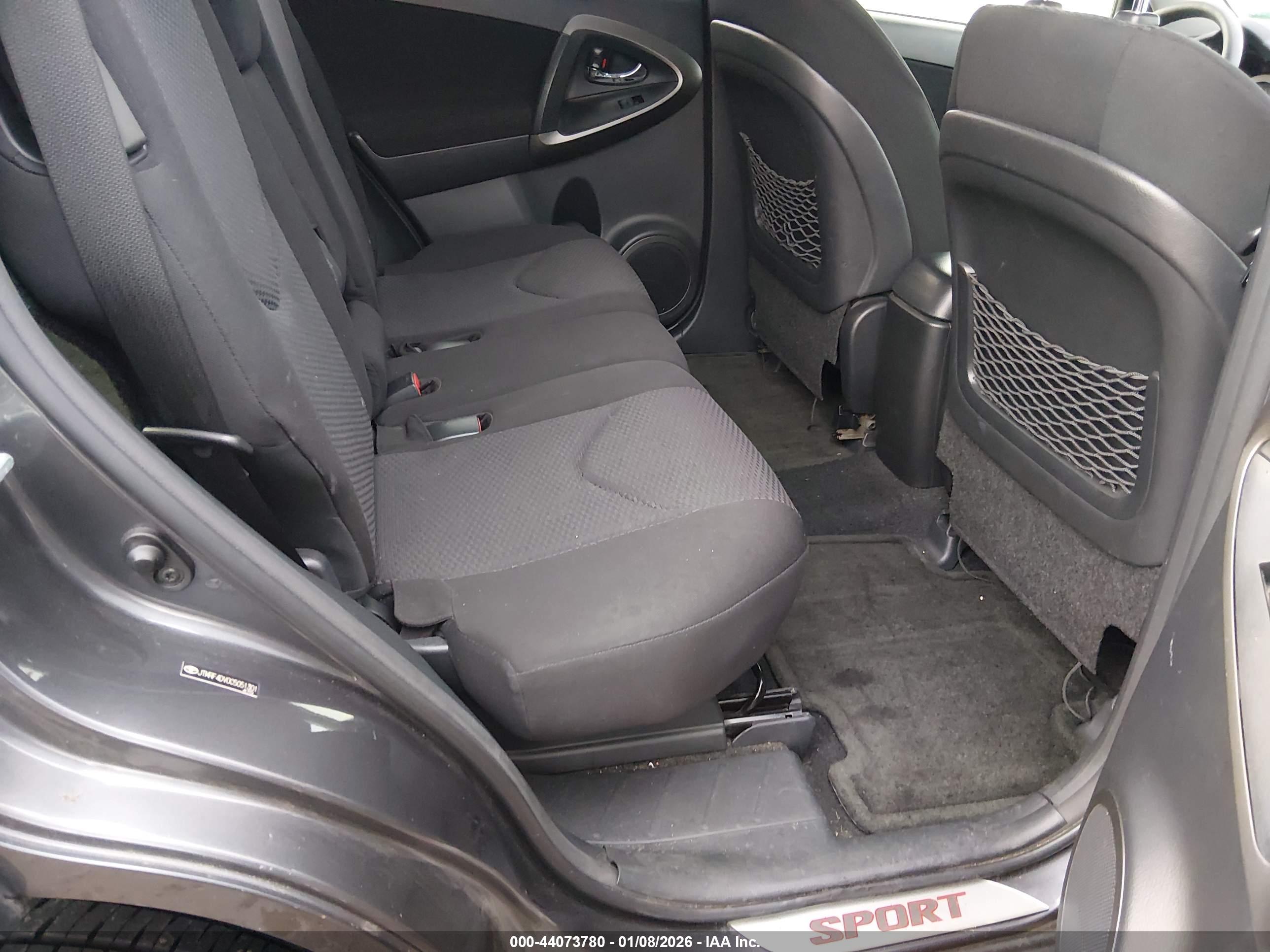 TOYOTA RAV4 image 8