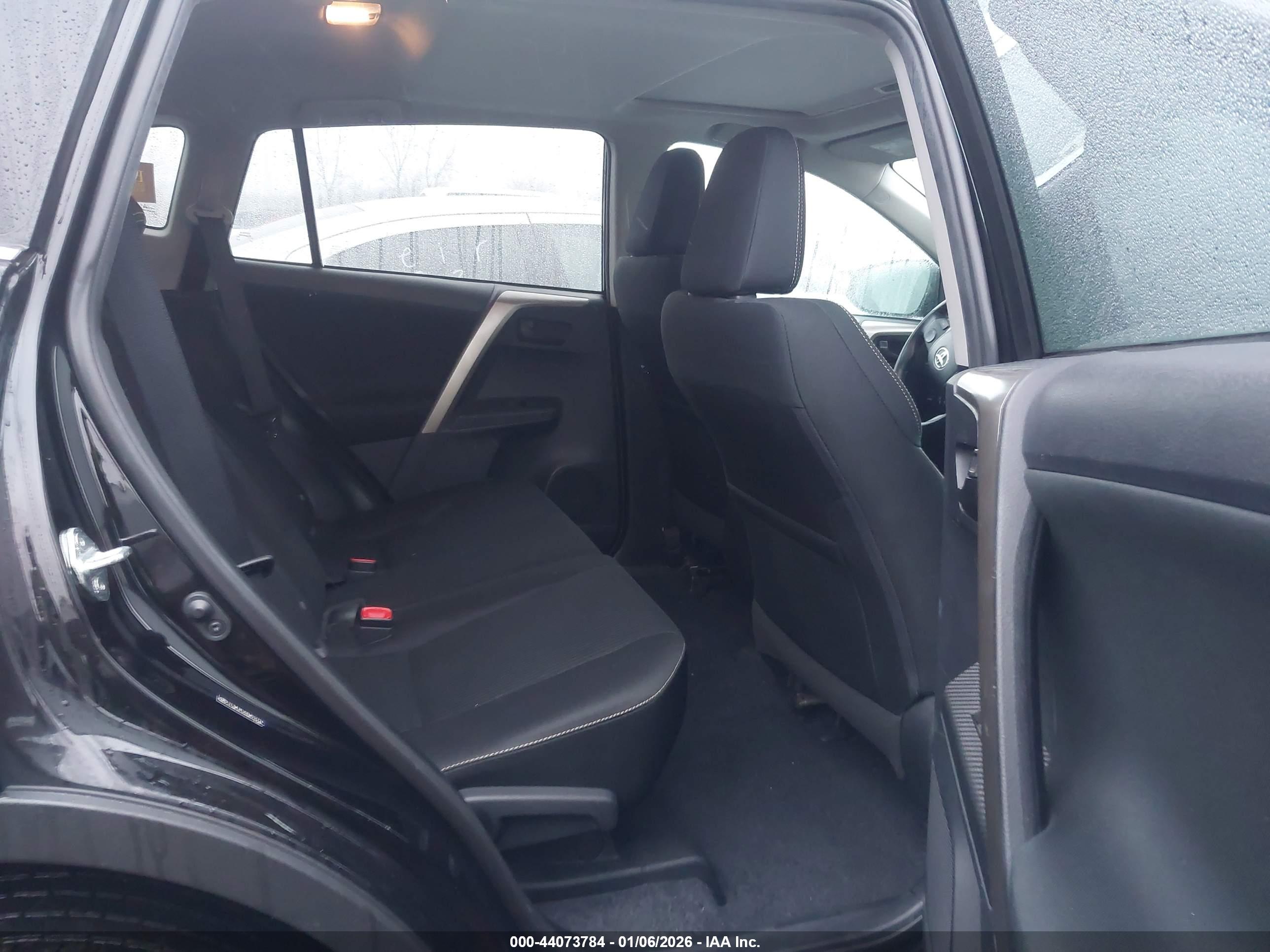 TOYOTA RAV4 image 8