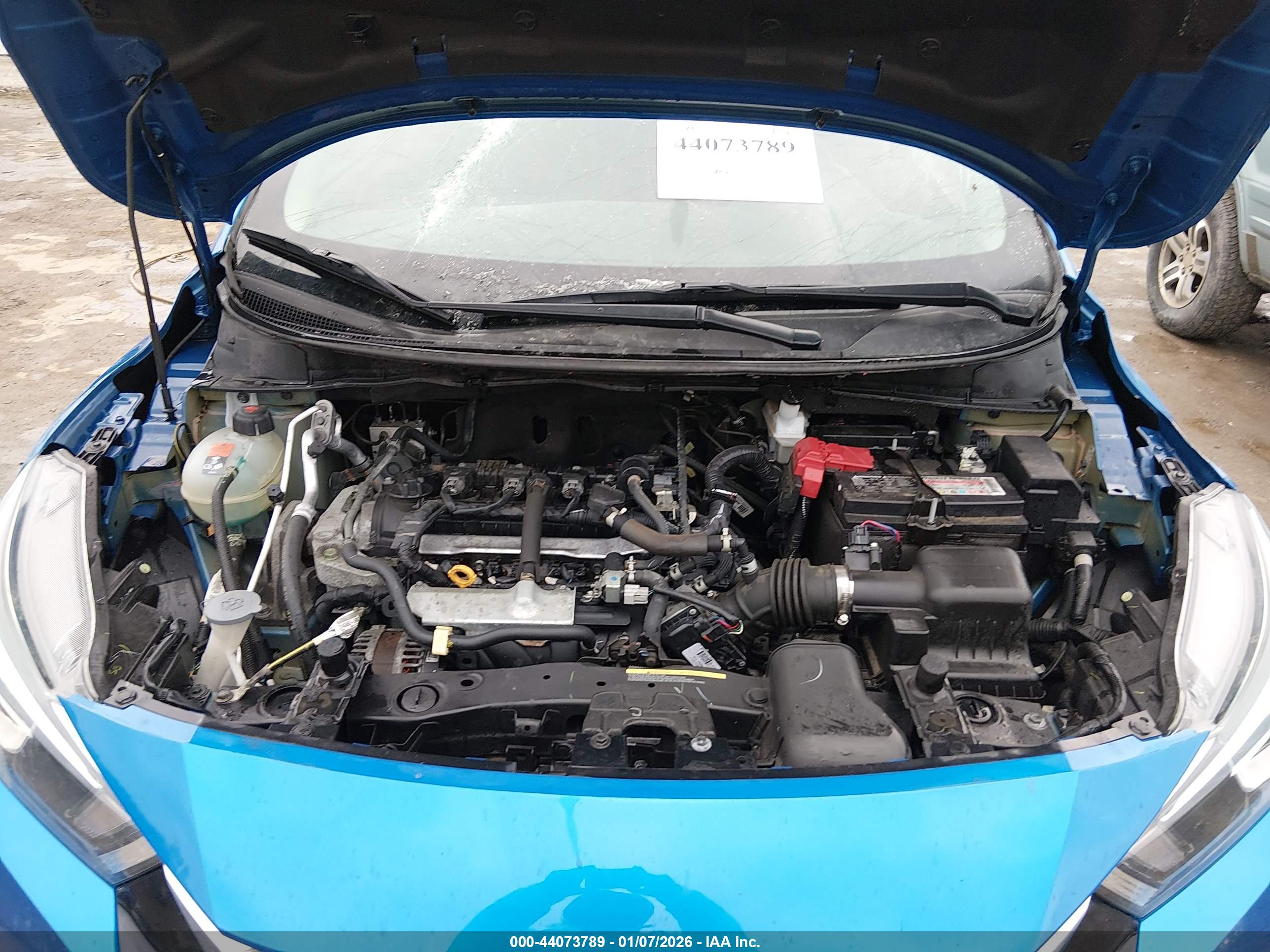 NISSAN VERSA image 10