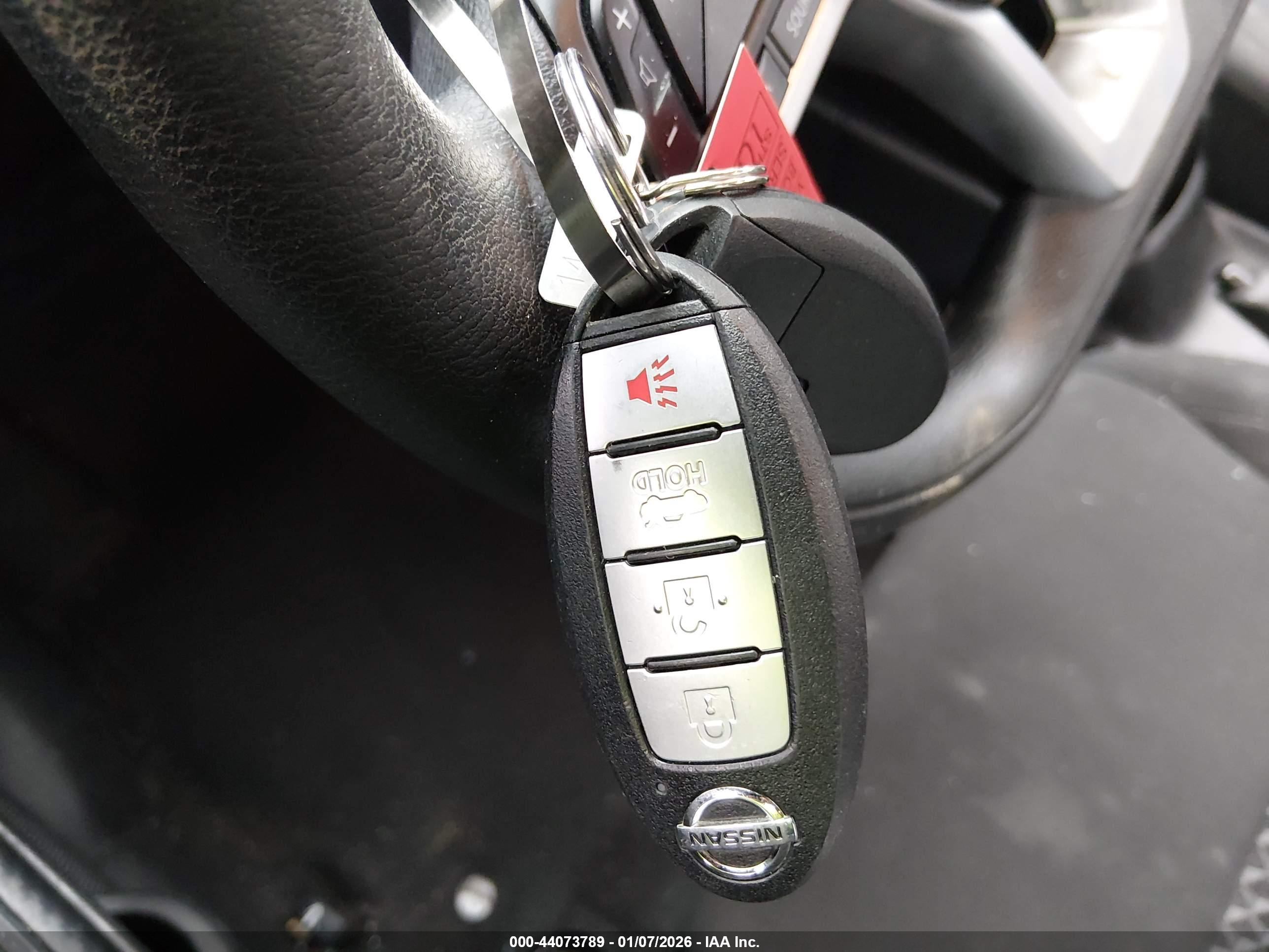 NISSAN VERSA image 11