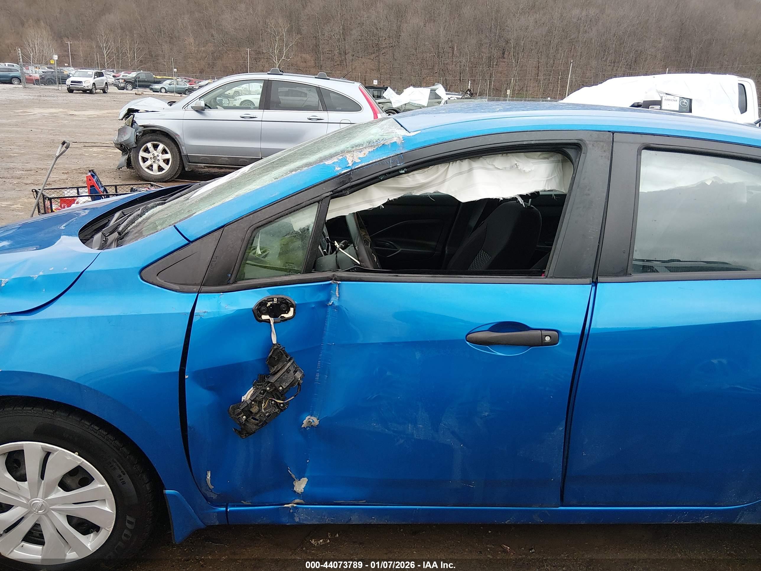 NISSAN VERSA image 6