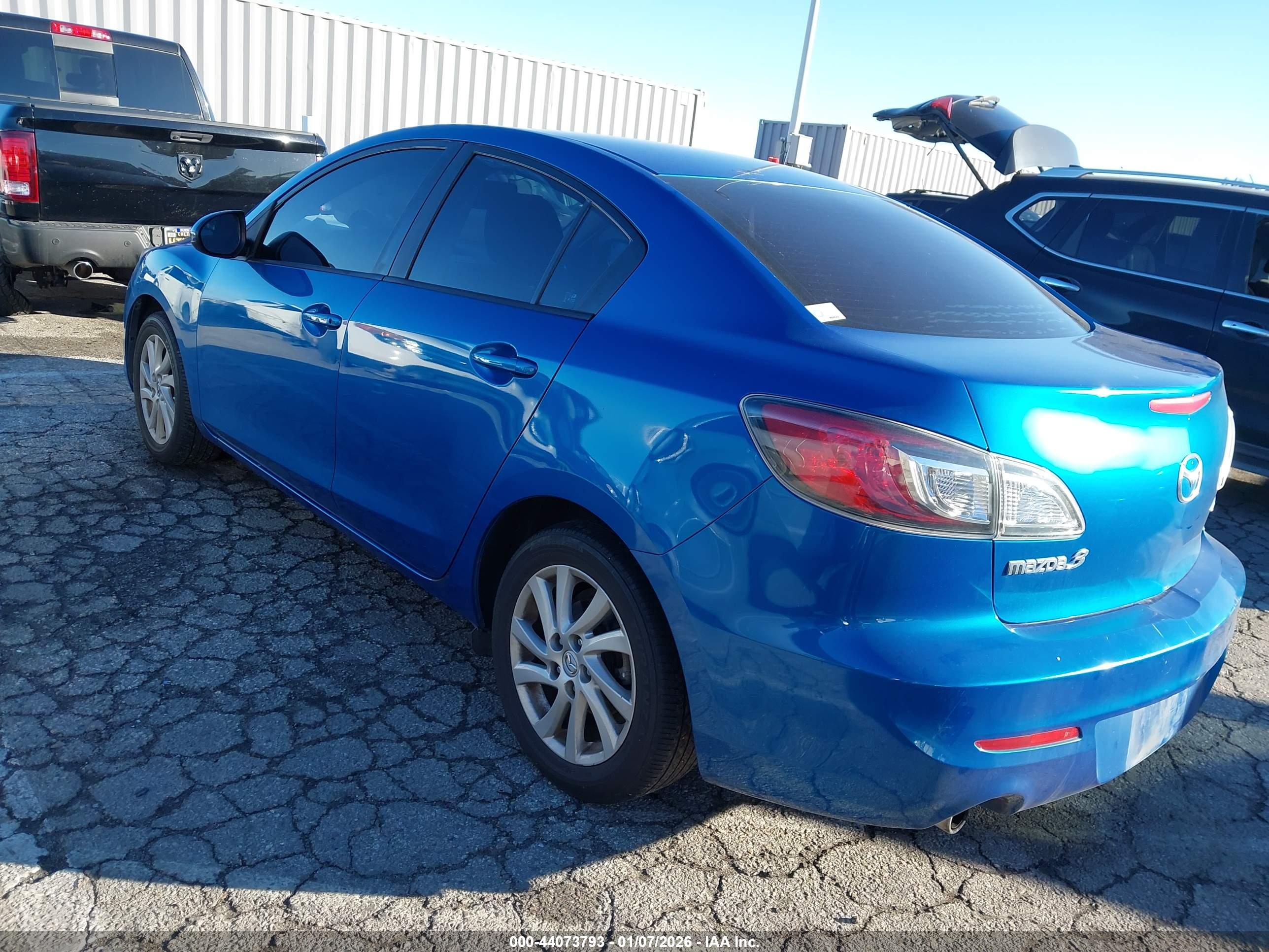 MAZDA MAZDA3 image 3