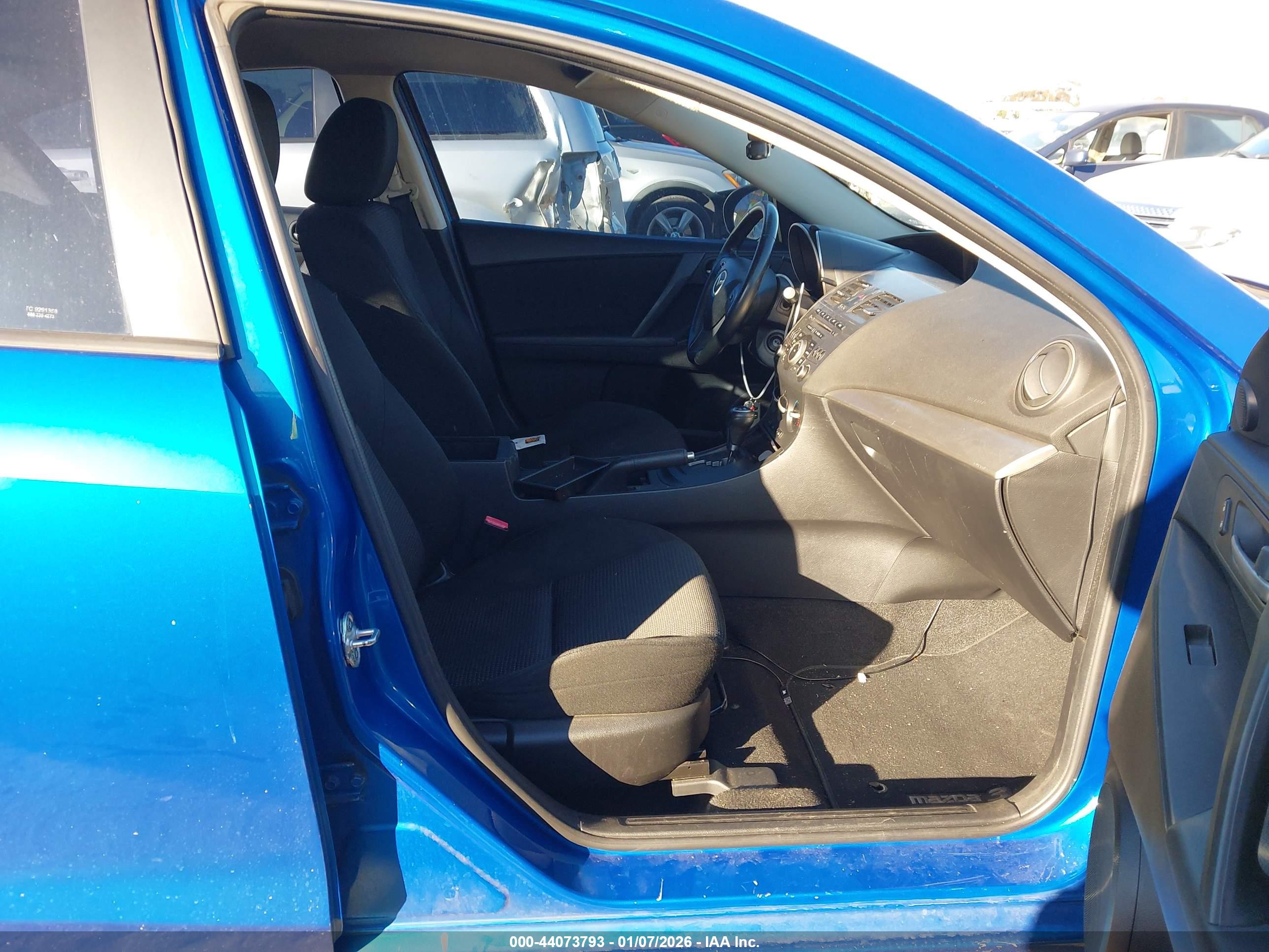 MAZDA MAZDA3 image 5