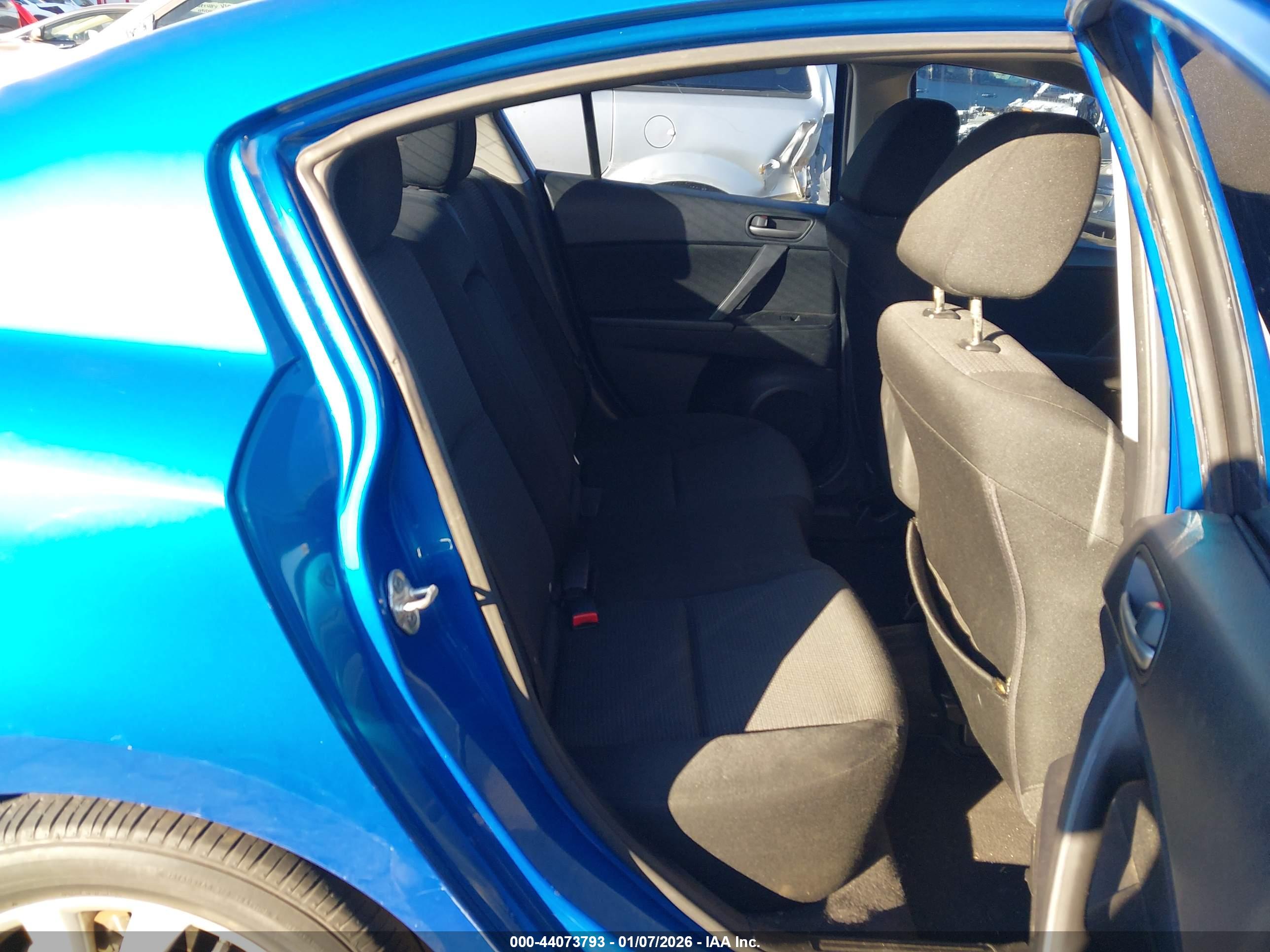 MAZDA MAZDA3 image 8
