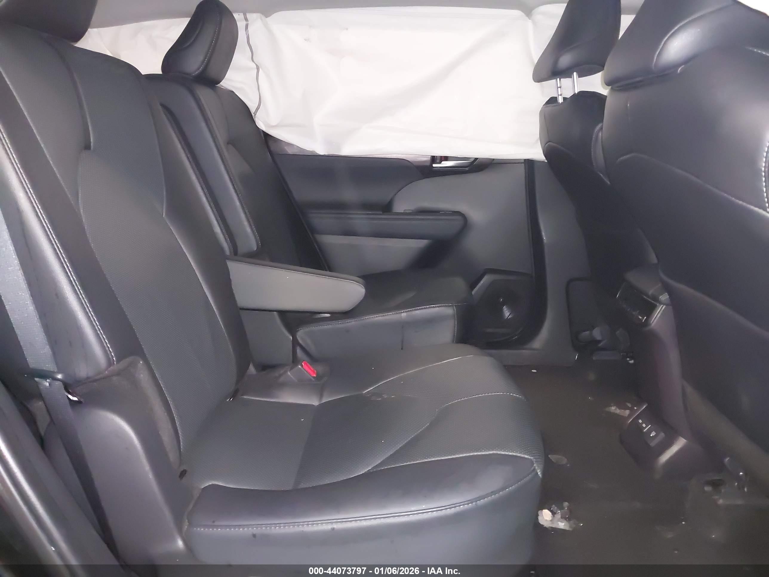 TOYOTA HIGHLANDER image 8