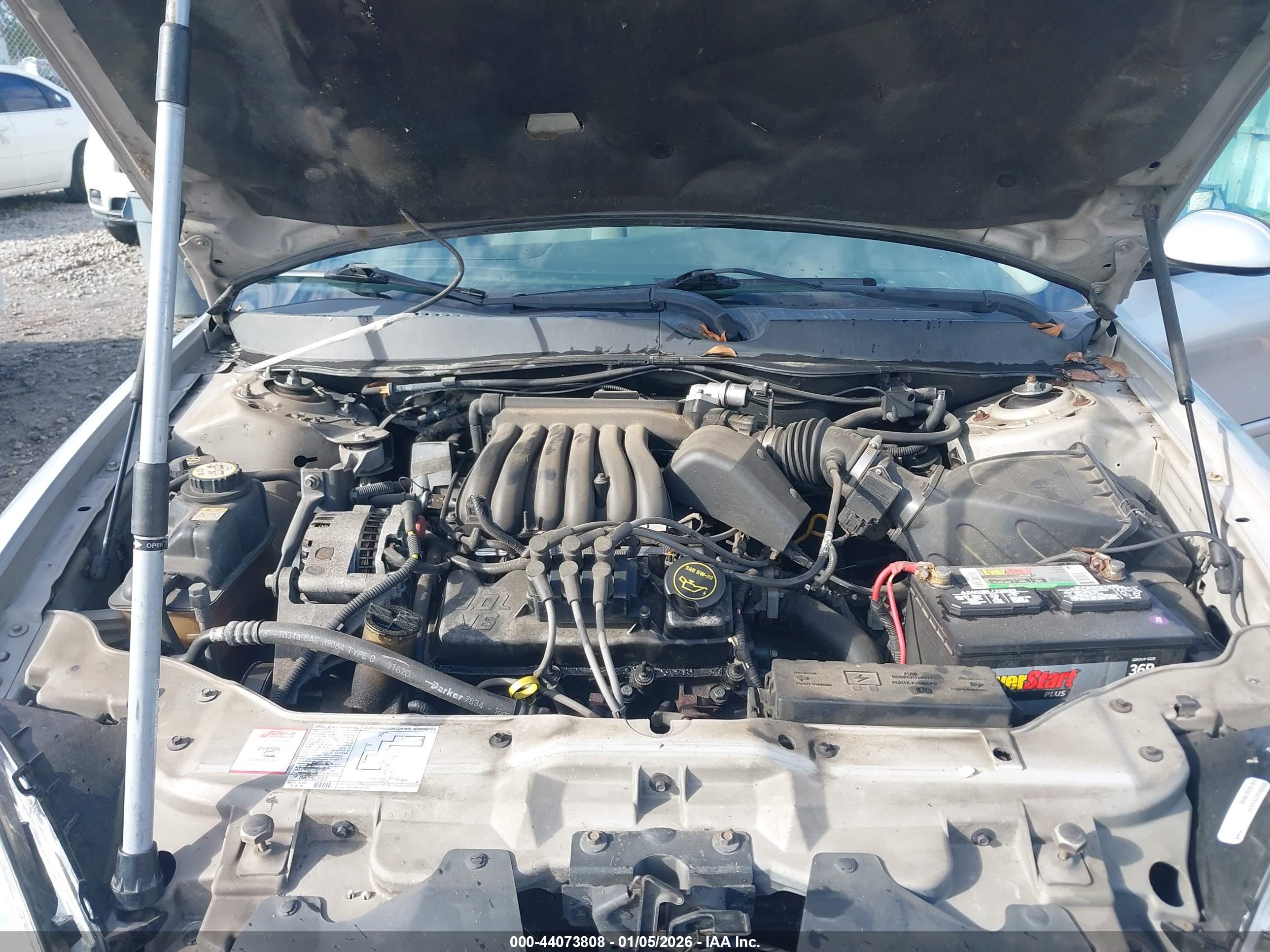 FORD TAURUS image 10