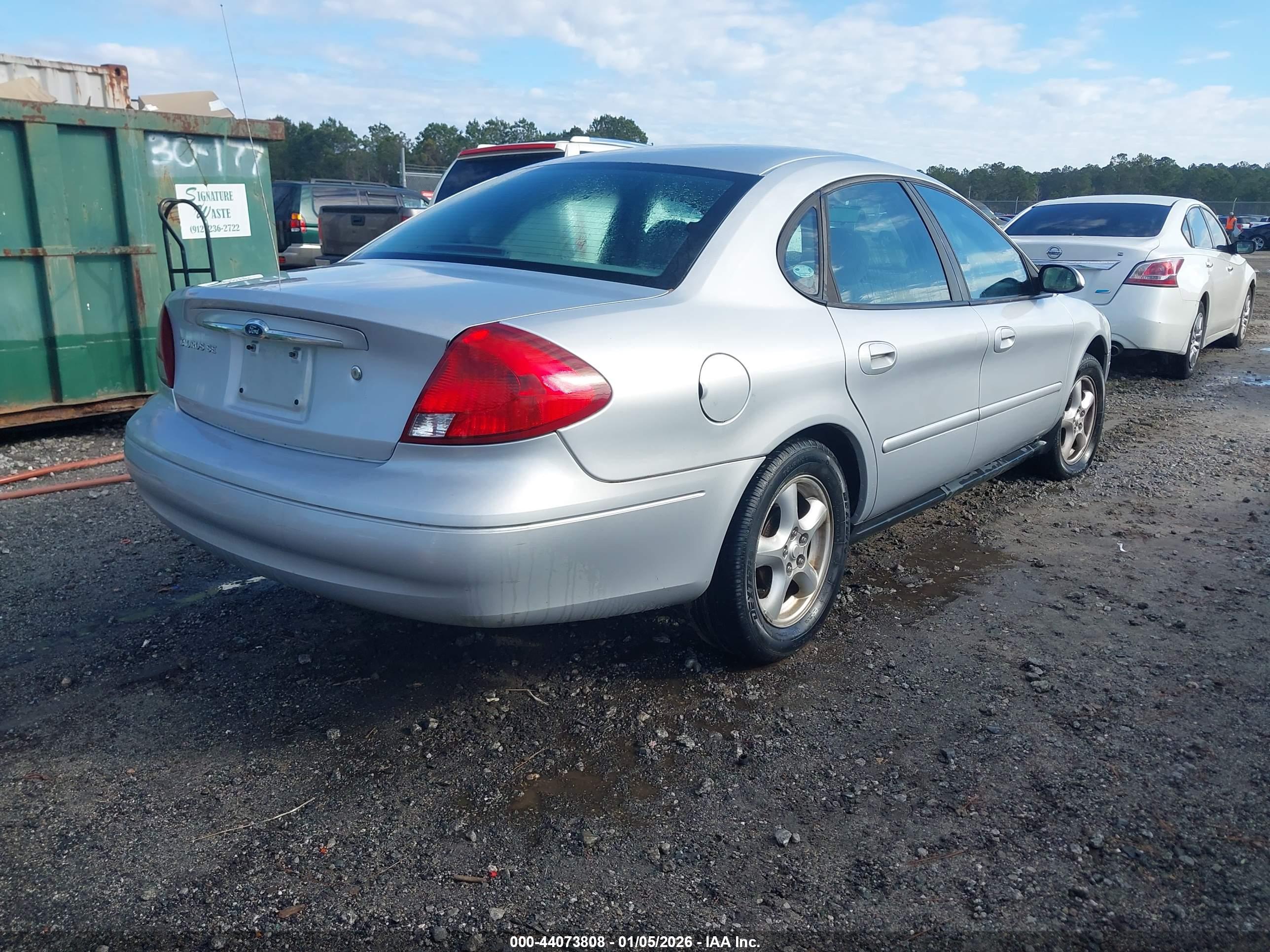 FORD TAURUS image 4