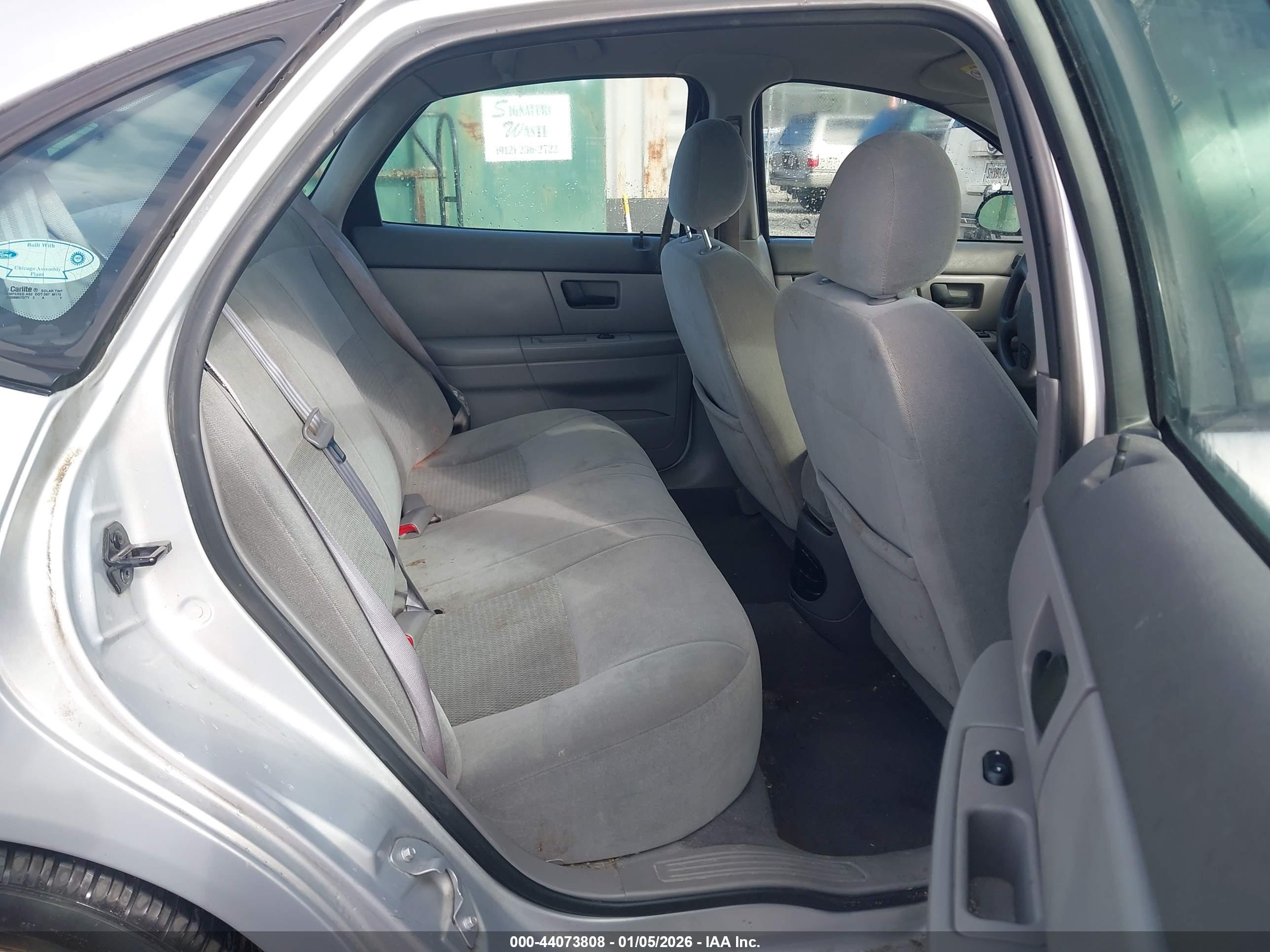 FORD TAURUS image 8