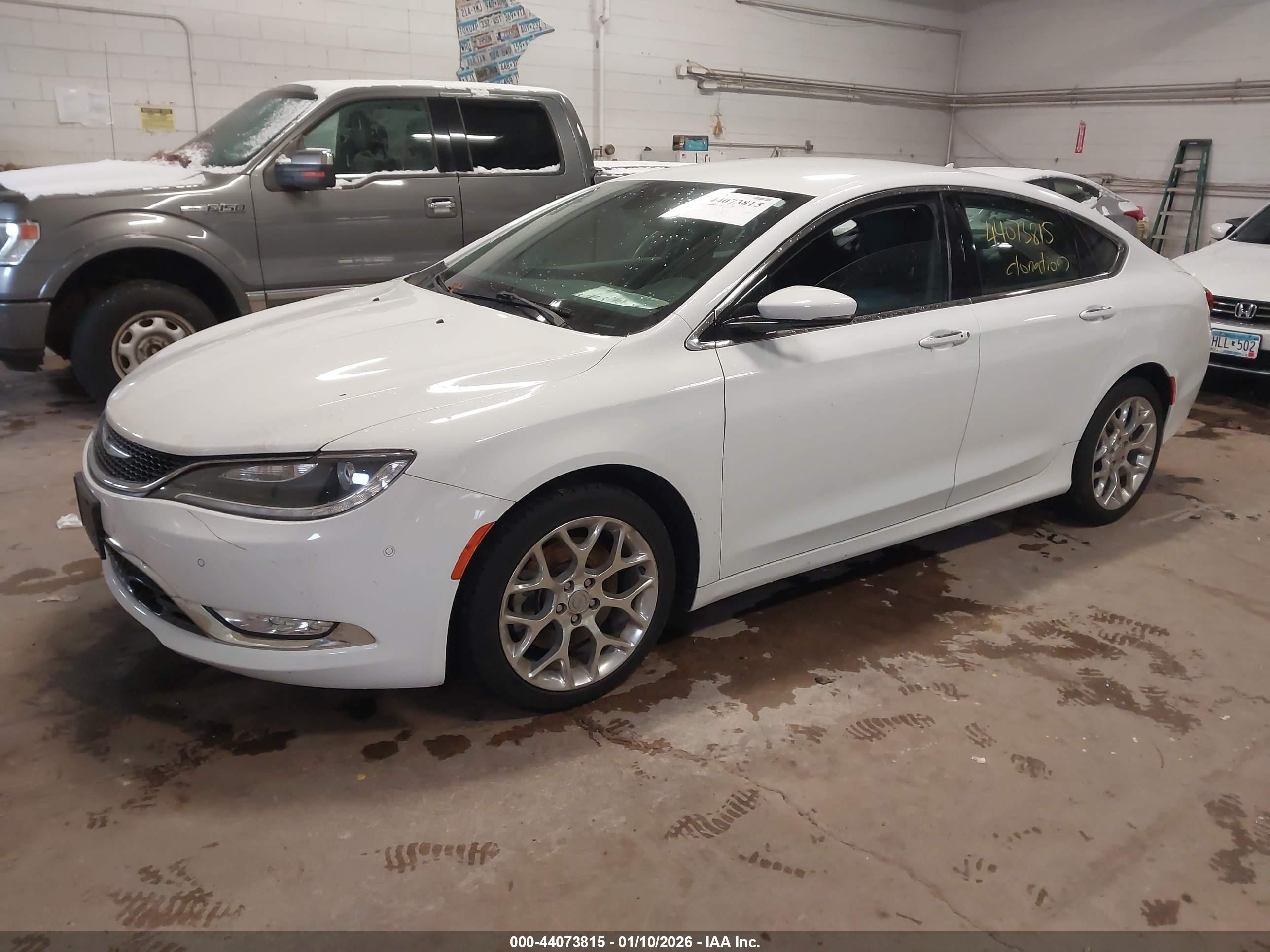 CHRYSLER 200 image 2