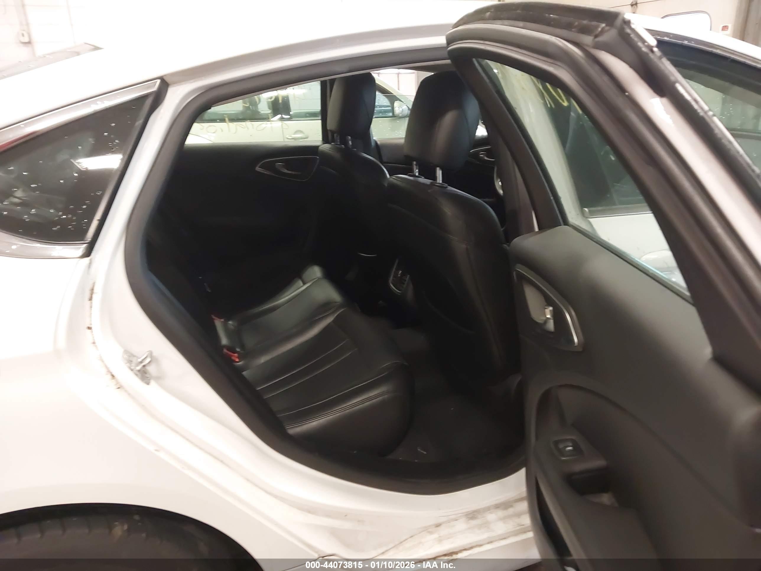 CHRYSLER 200 image 8