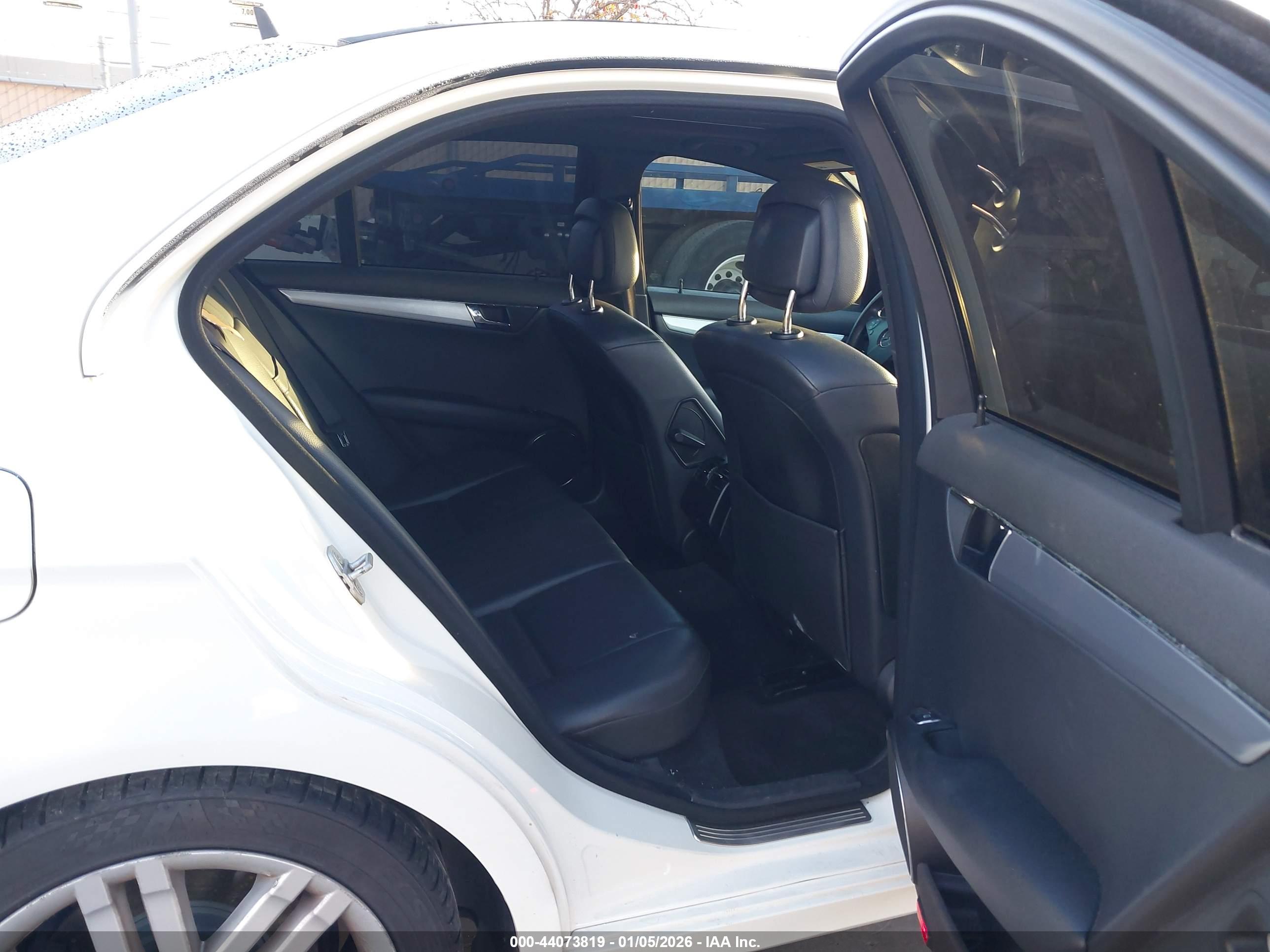 MERCEDES-BENZ C image 8