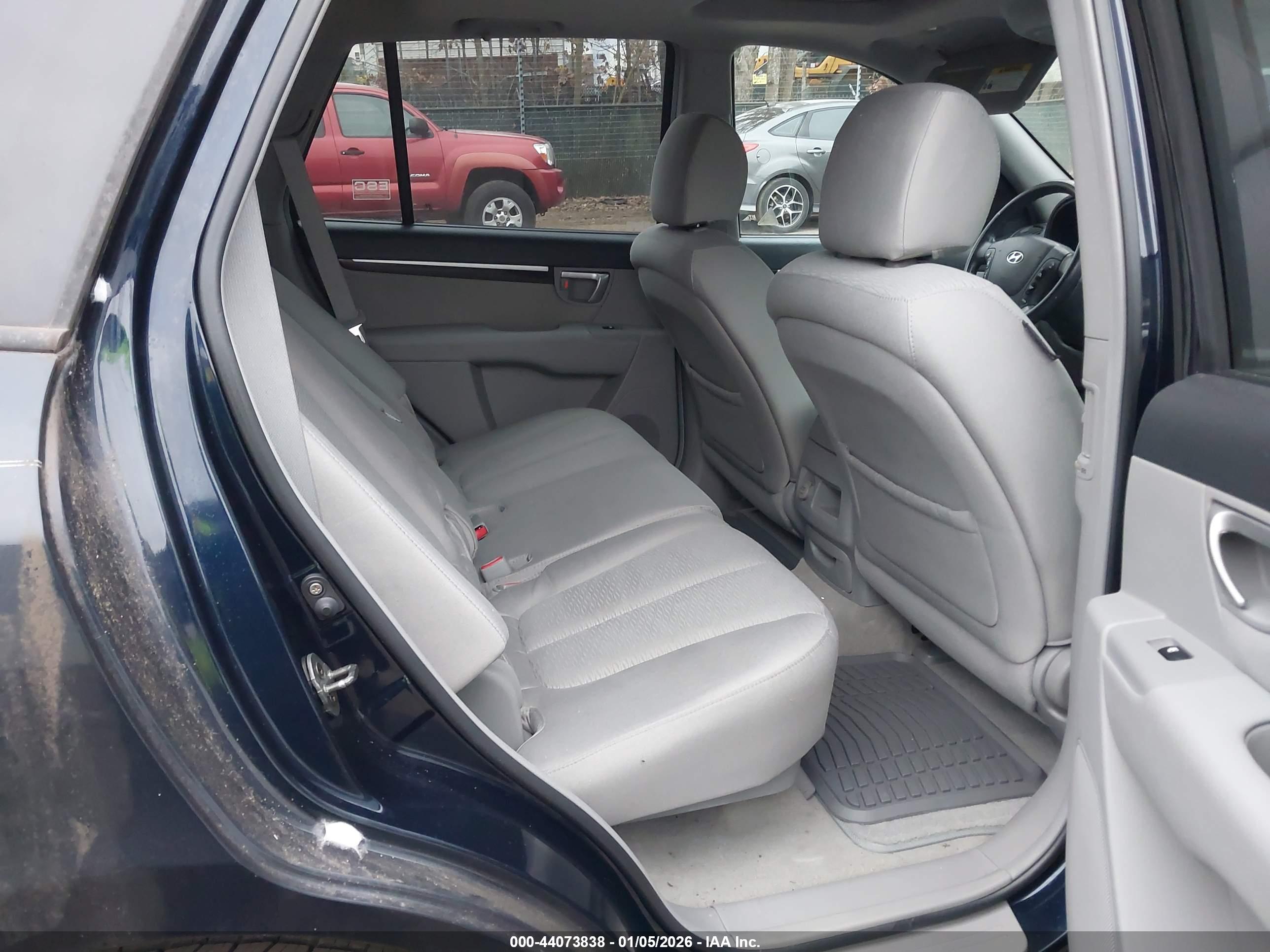 HYUNDAI SANTA image 8