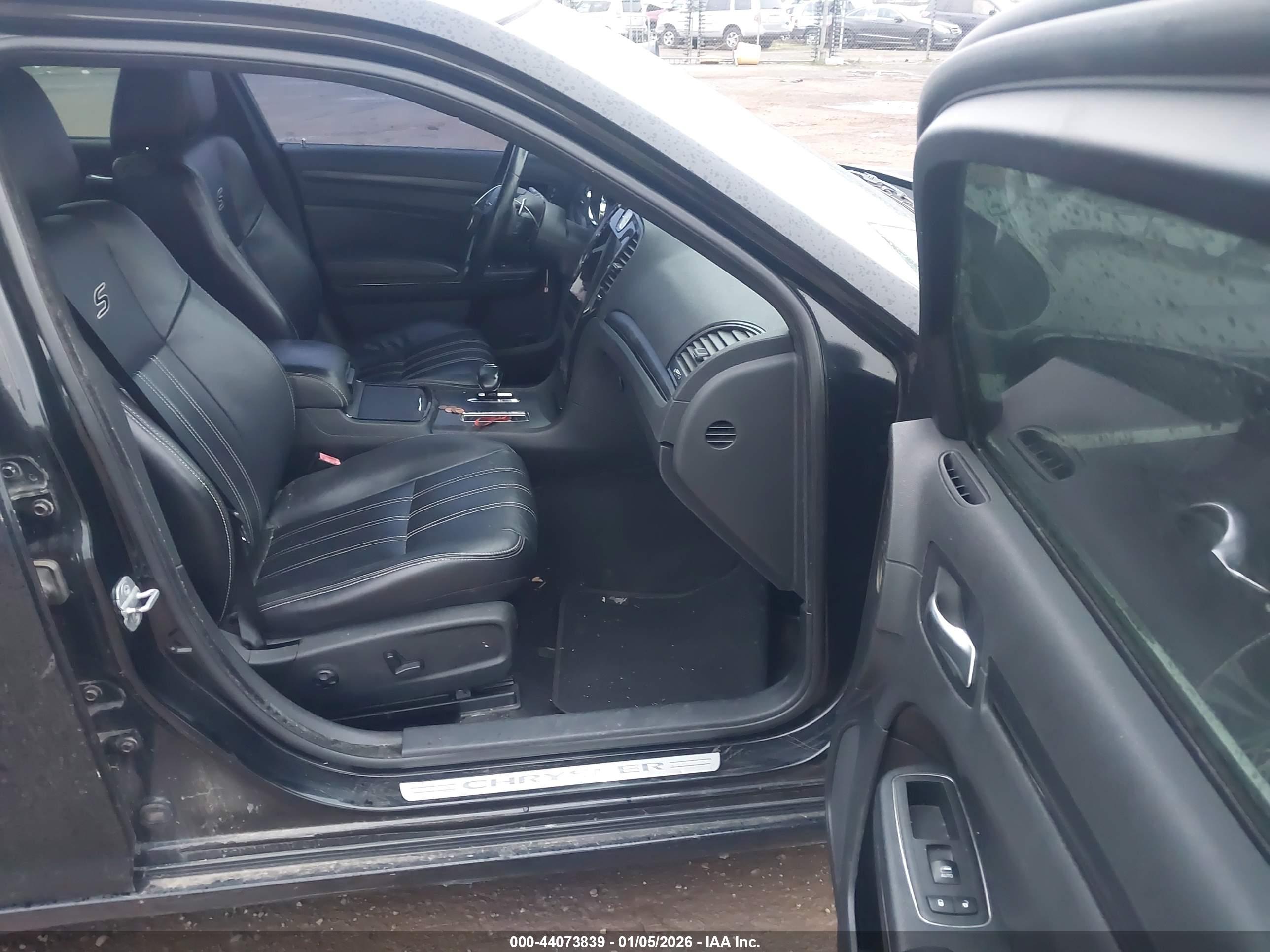 CHRYSLER 300 image 5