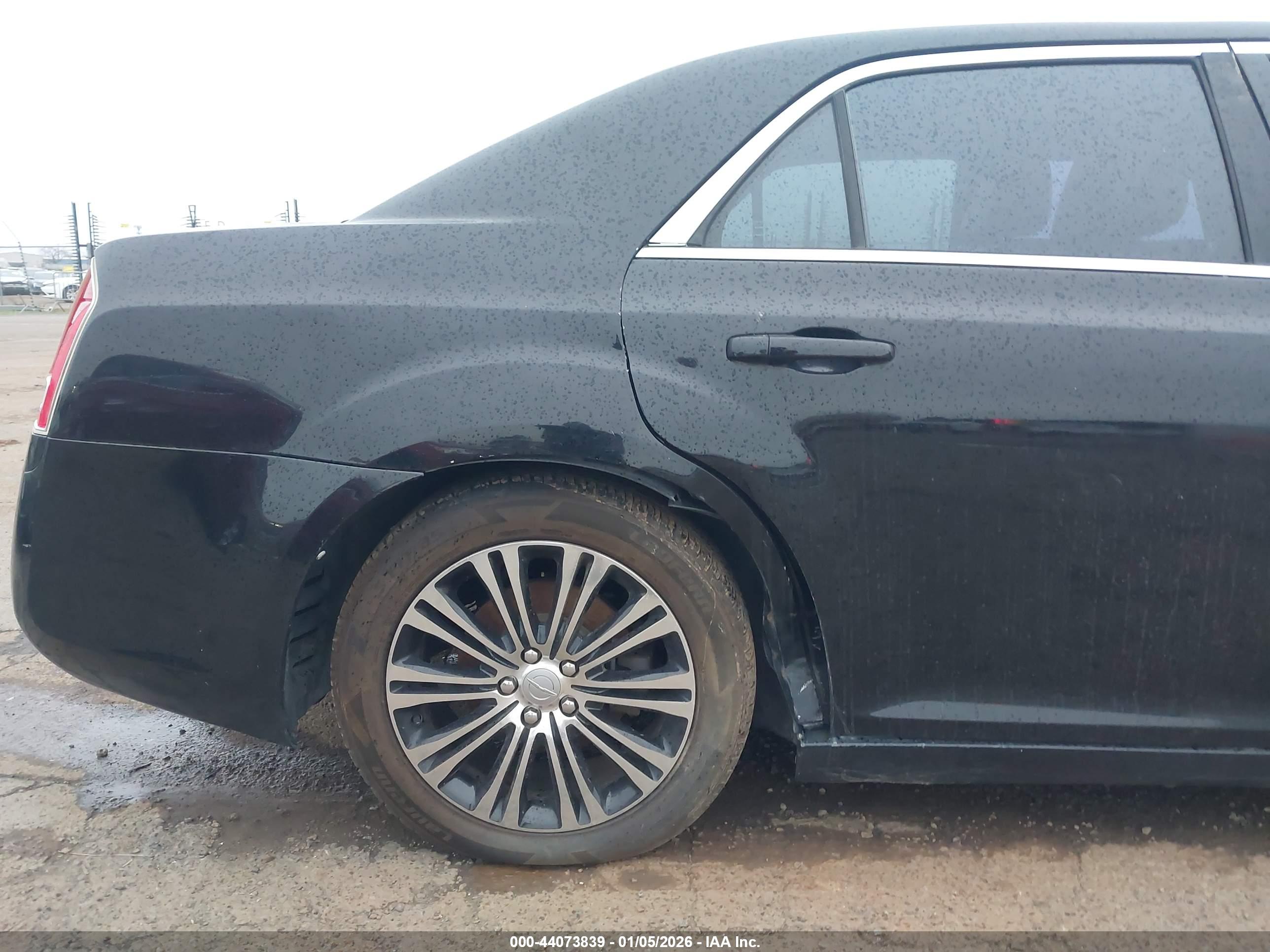 CHRYSLER 300 image 6