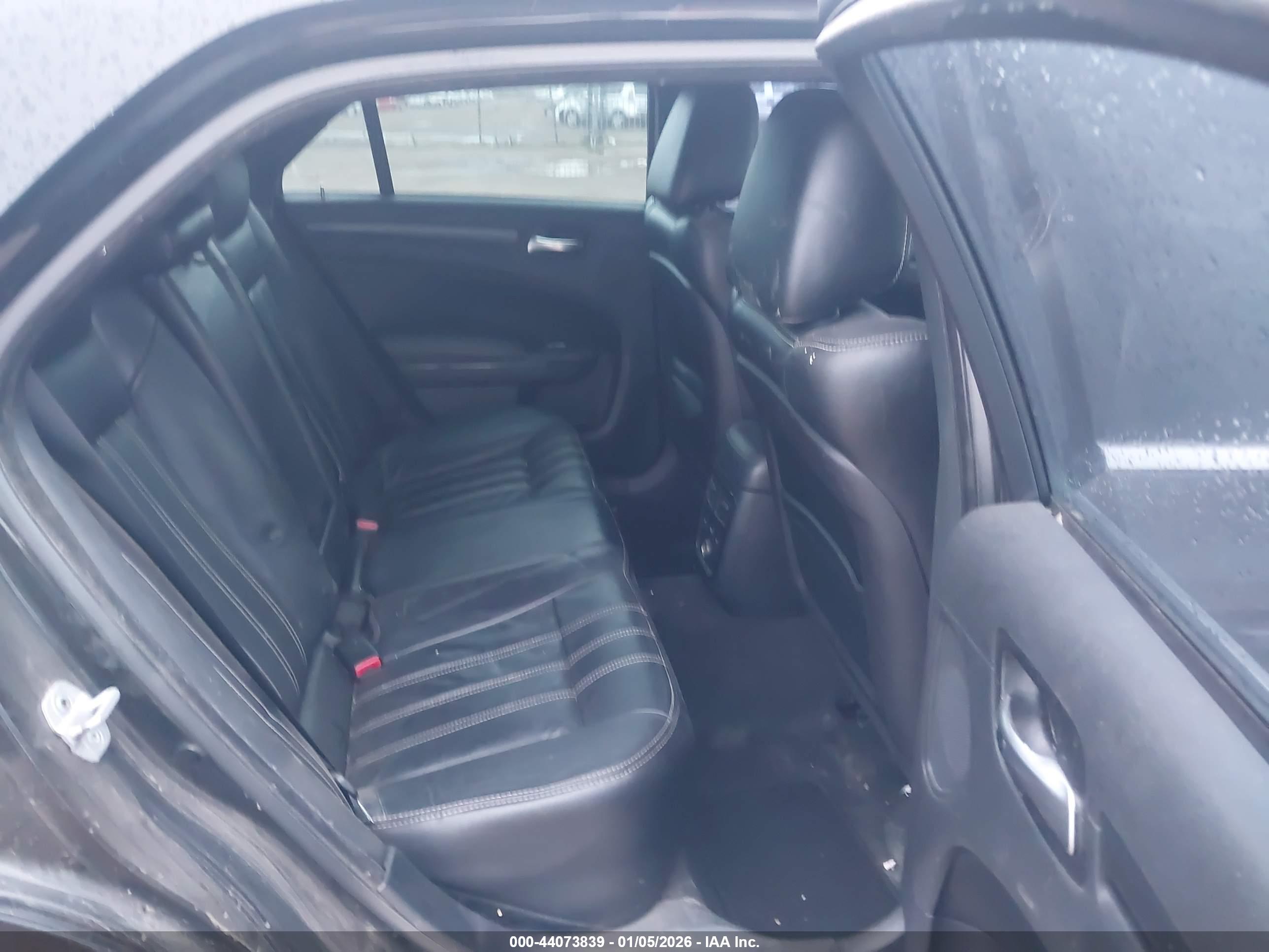 CHRYSLER 300 image 8
