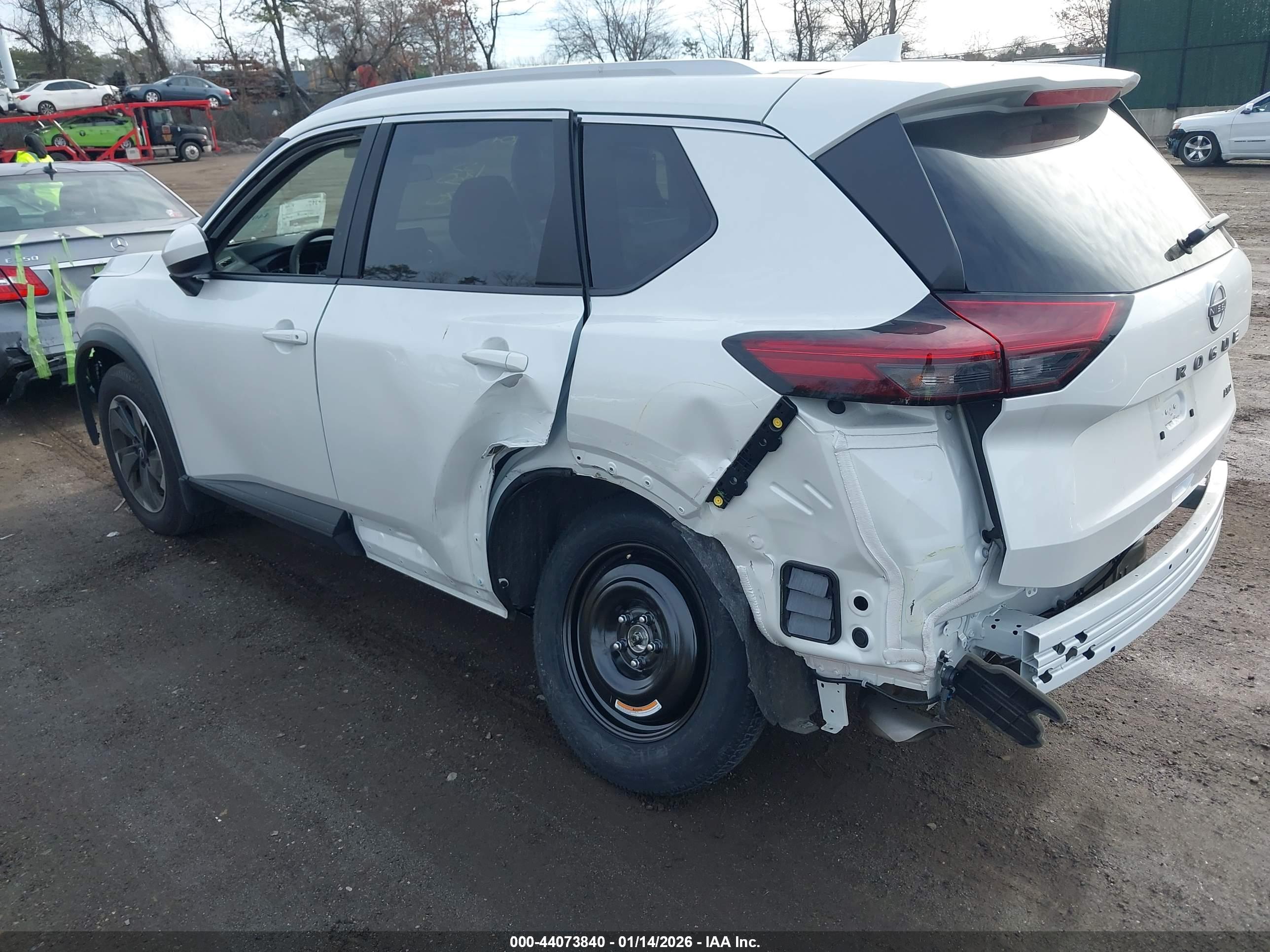 NISSAN ROGUE image 3