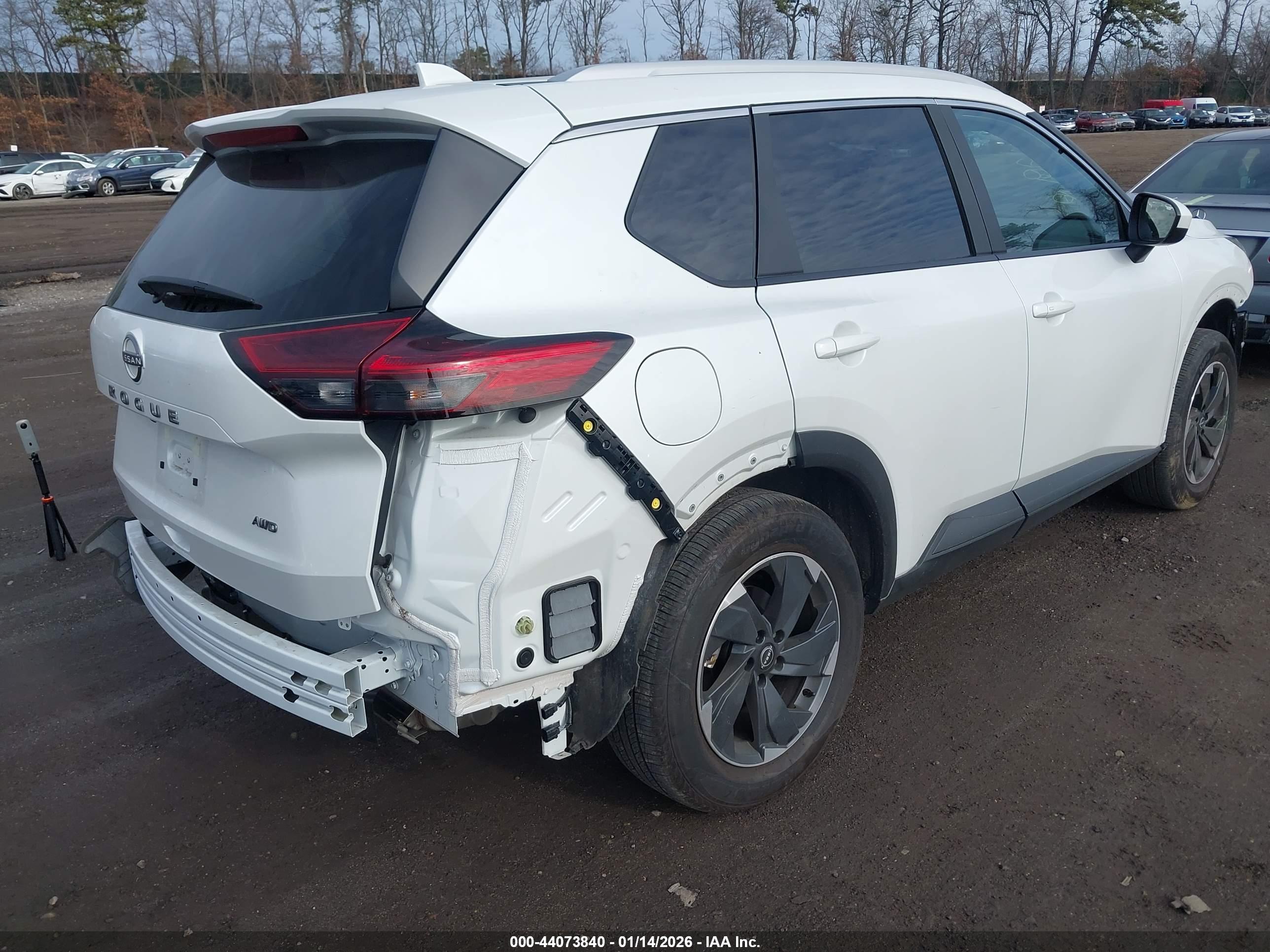 NISSAN ROGUE image 4