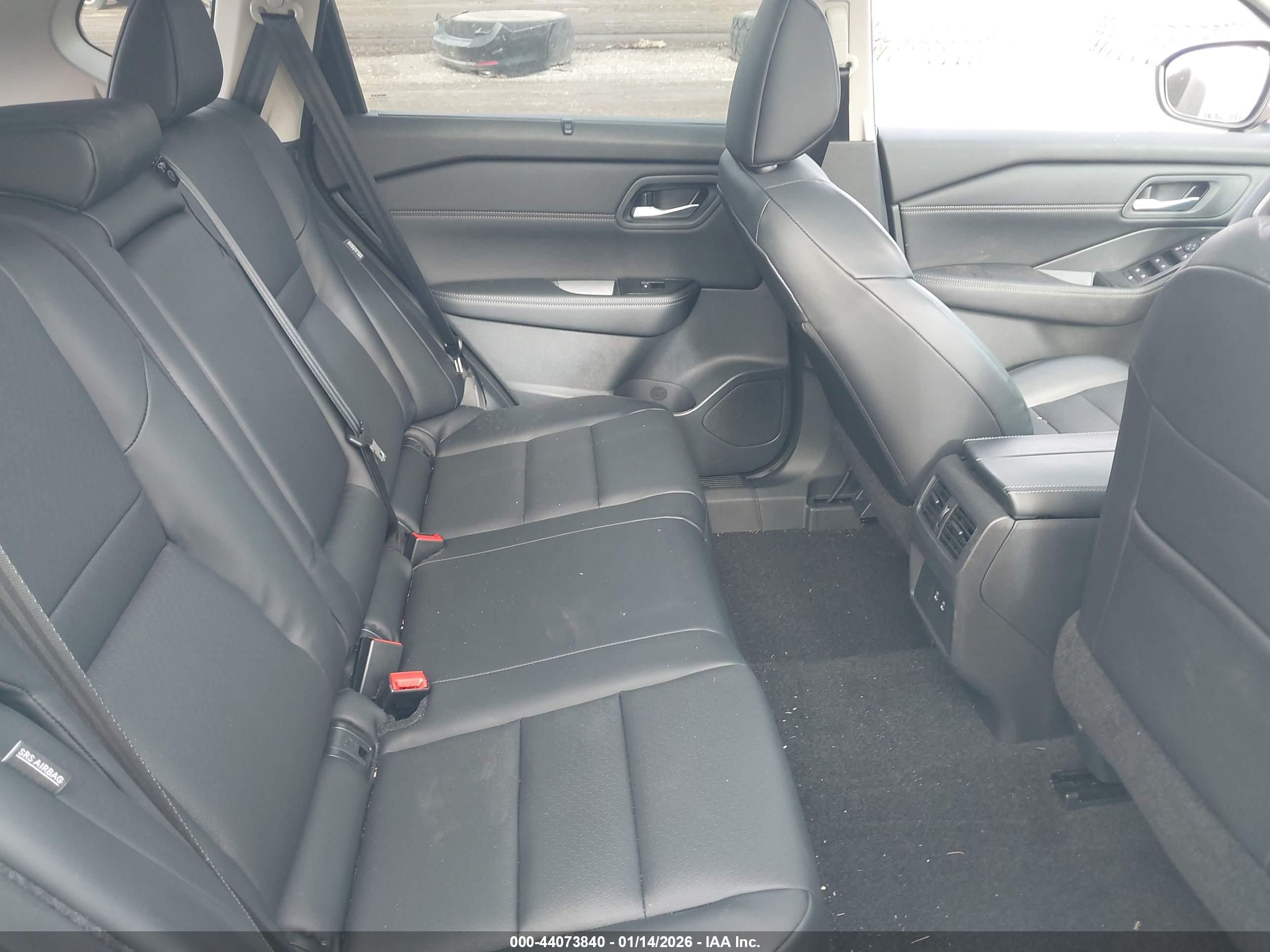 NISSAN ROGUE image 8