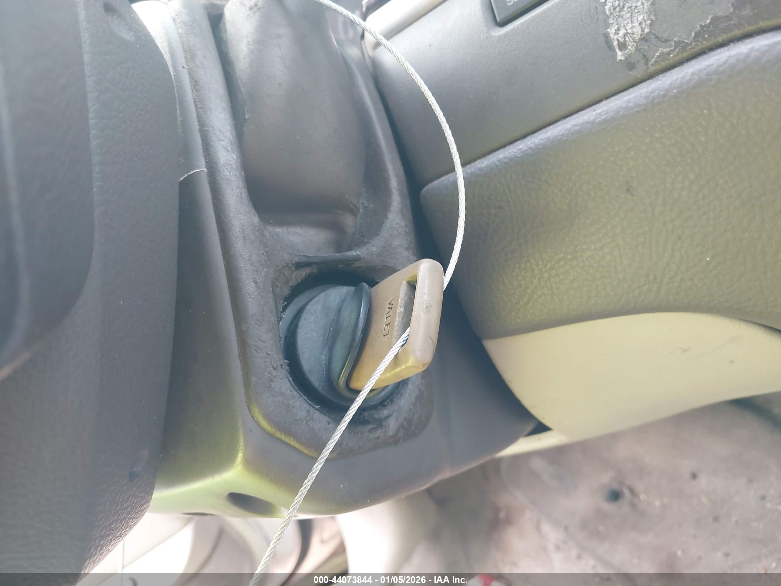 LINCOLN TOWN image 11