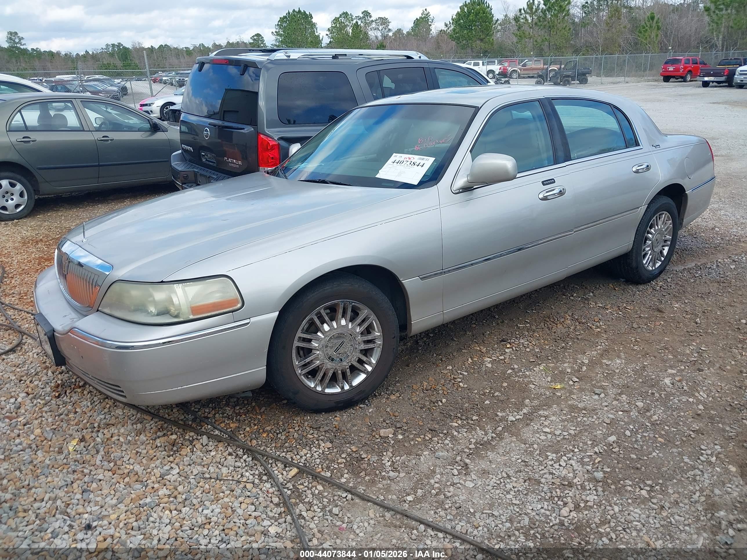 LINCOLN TOWN image 2