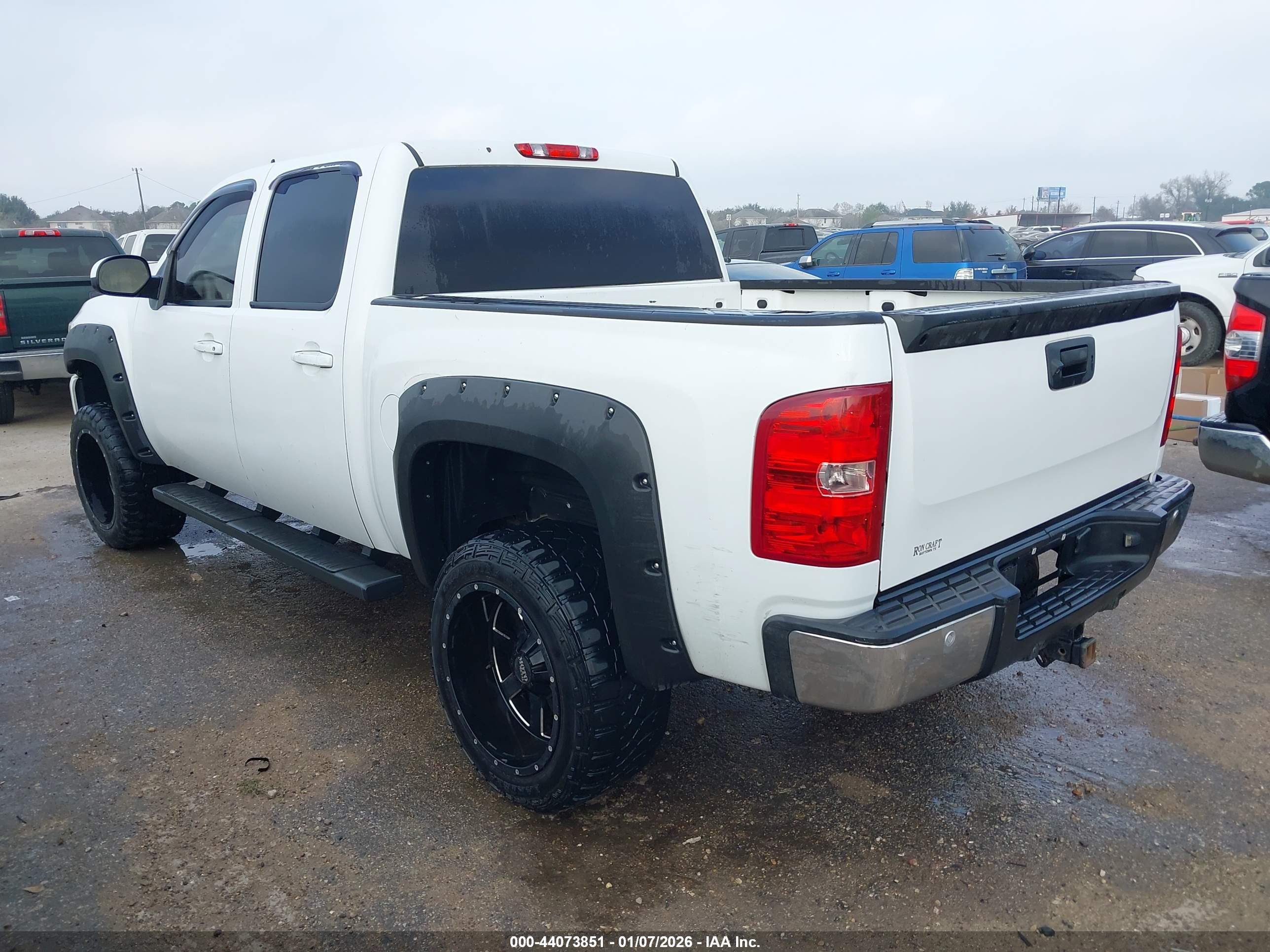 CHEVROLET SILVERADO image 3