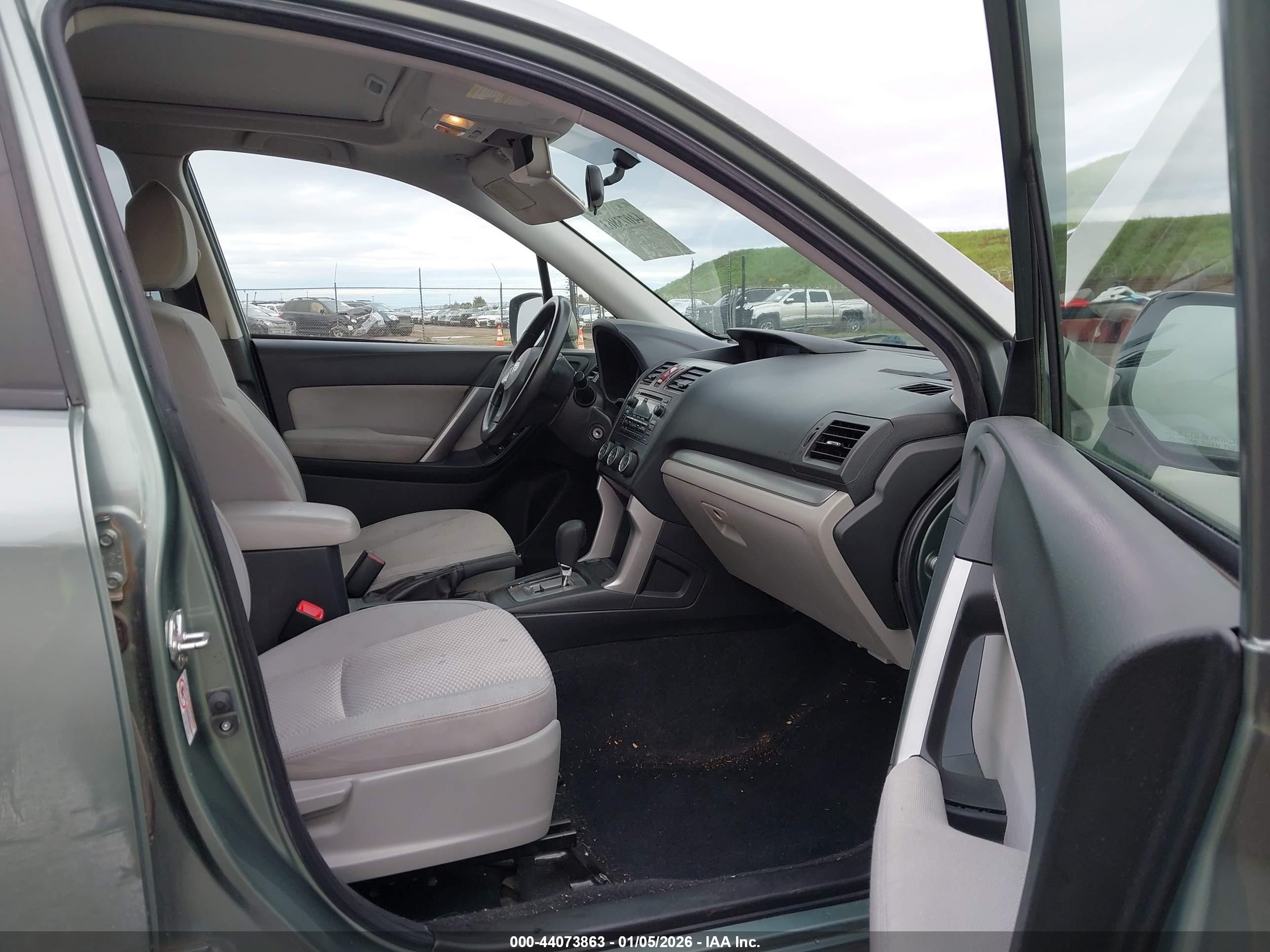 SUBARU FORESTER image 5