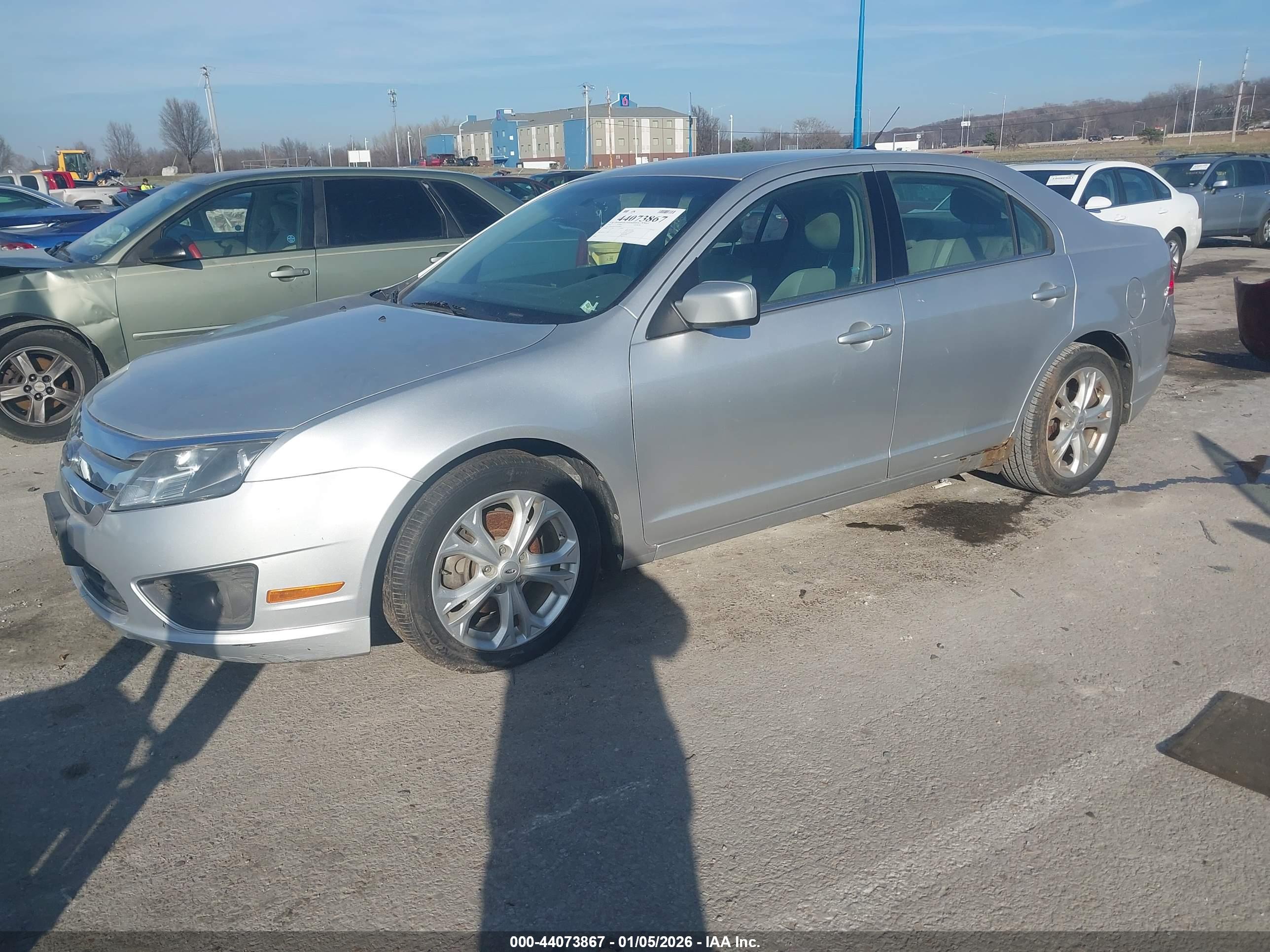 FORD FUSION image 2