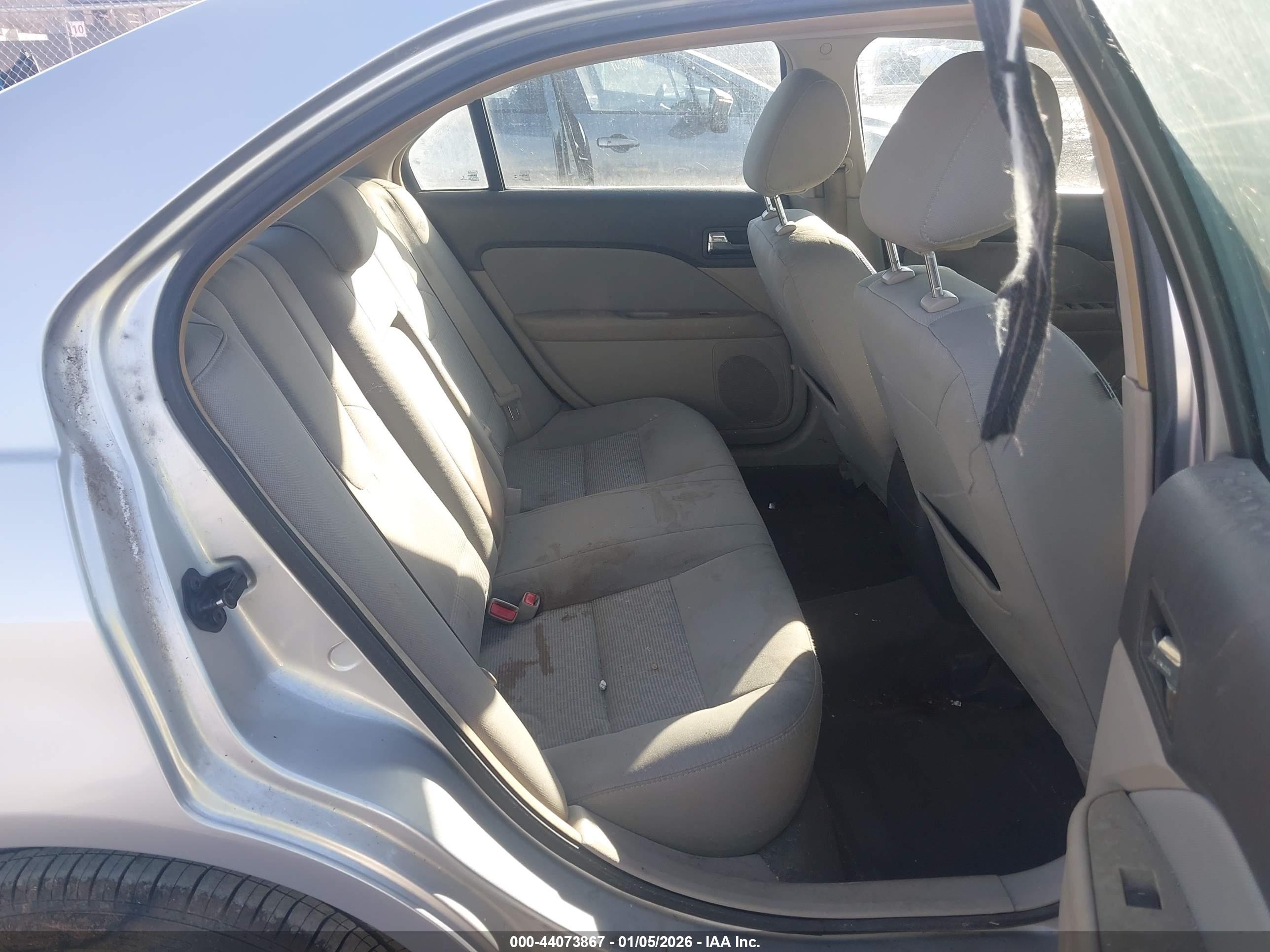 FORD FUSION image 8