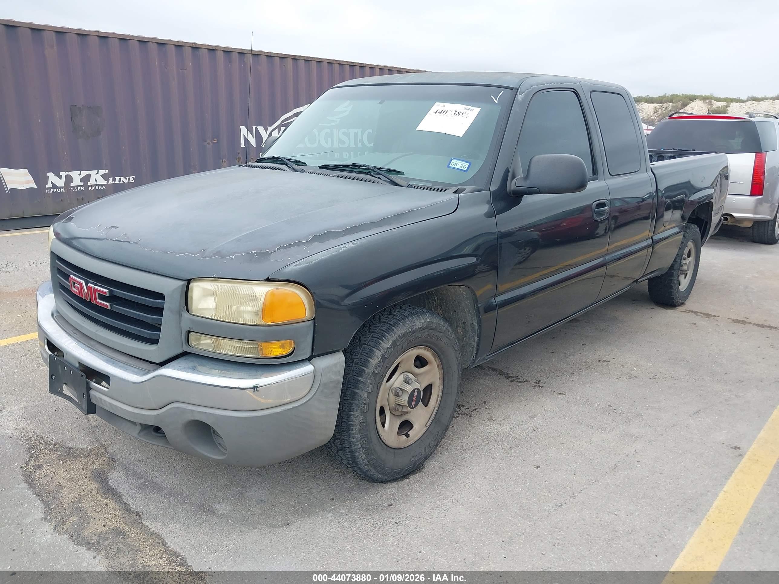 GMC SIERRA image 2