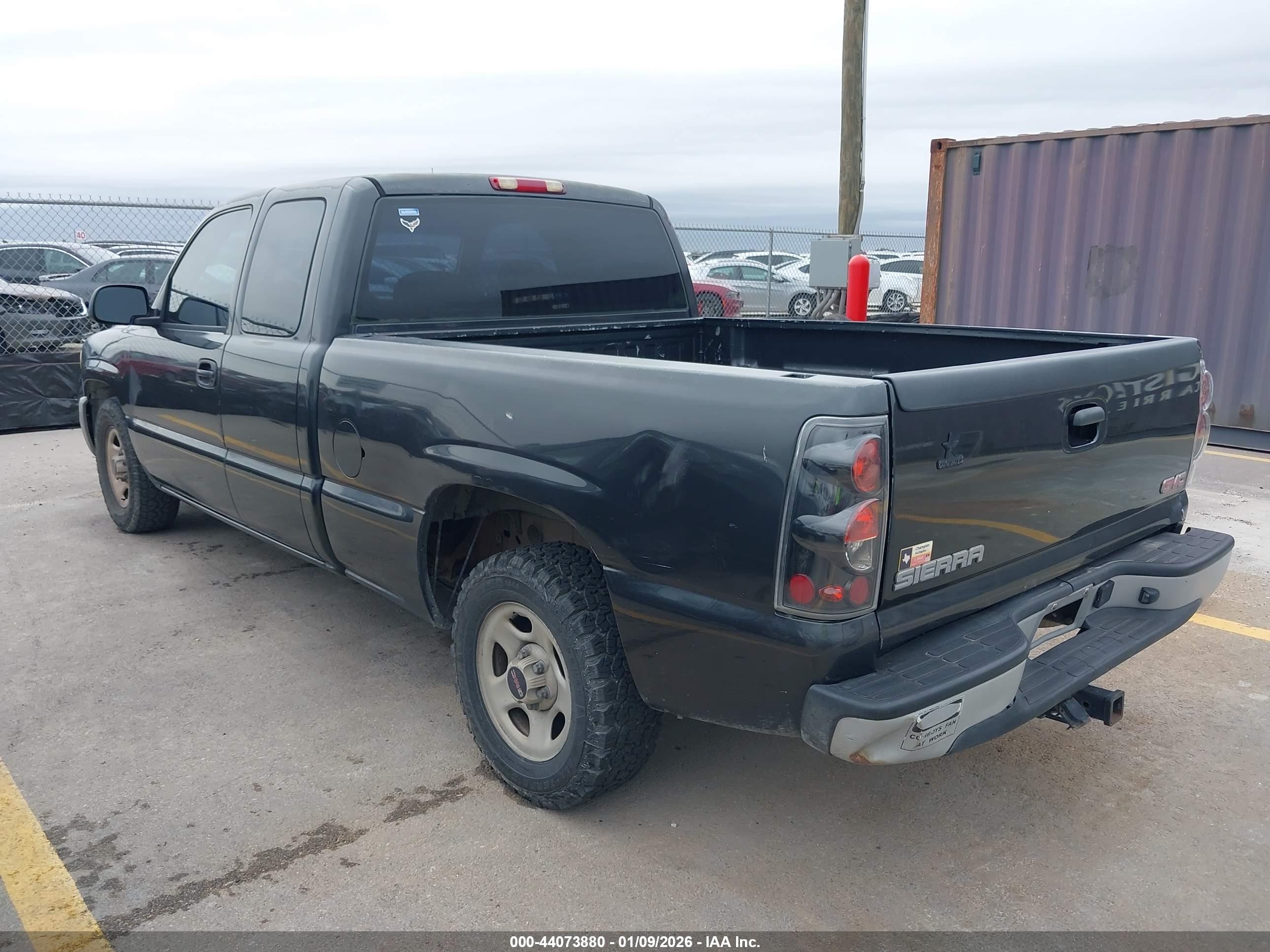 GMC SIERRA image 3