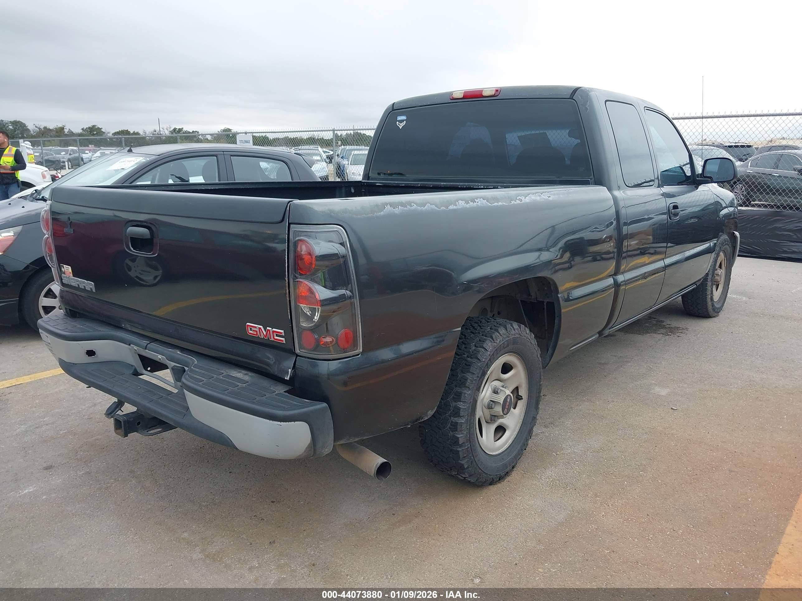 GMC SIERRA image 4
