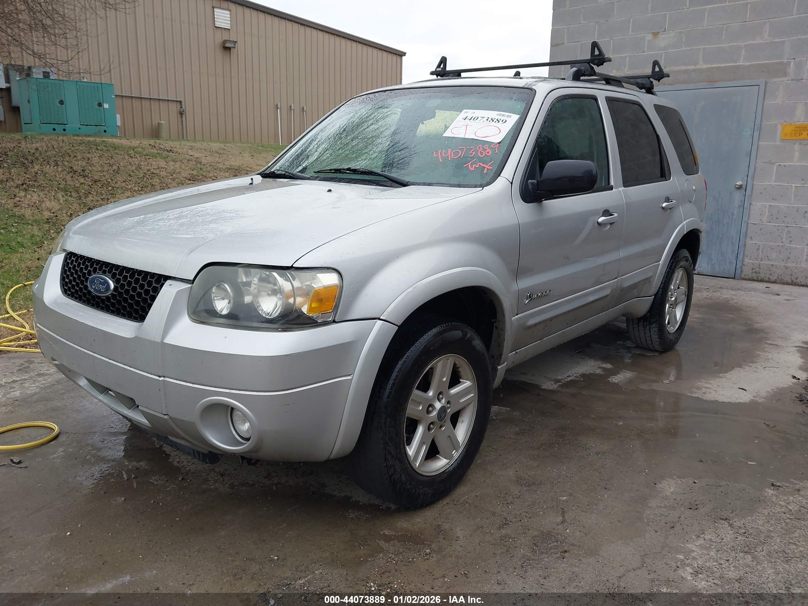 FORD ESCAPE image 2
