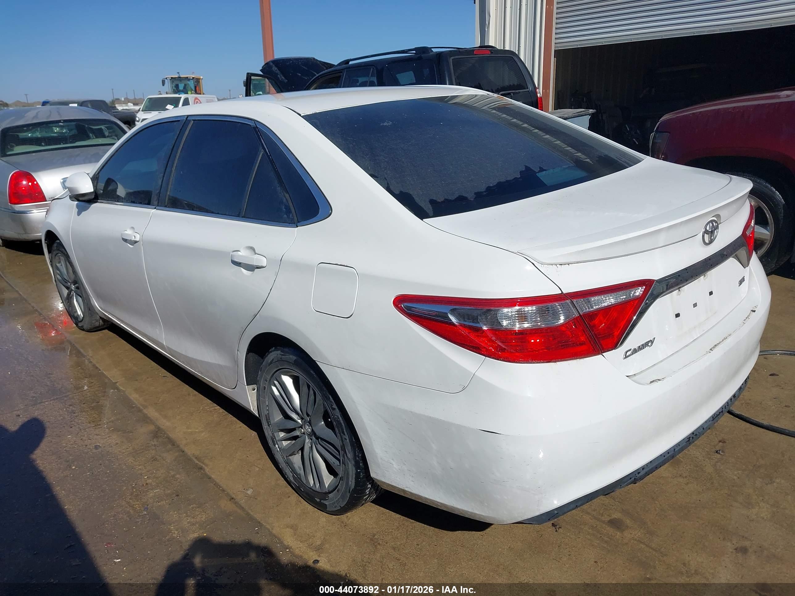 TOYOTA CAMRY image 3