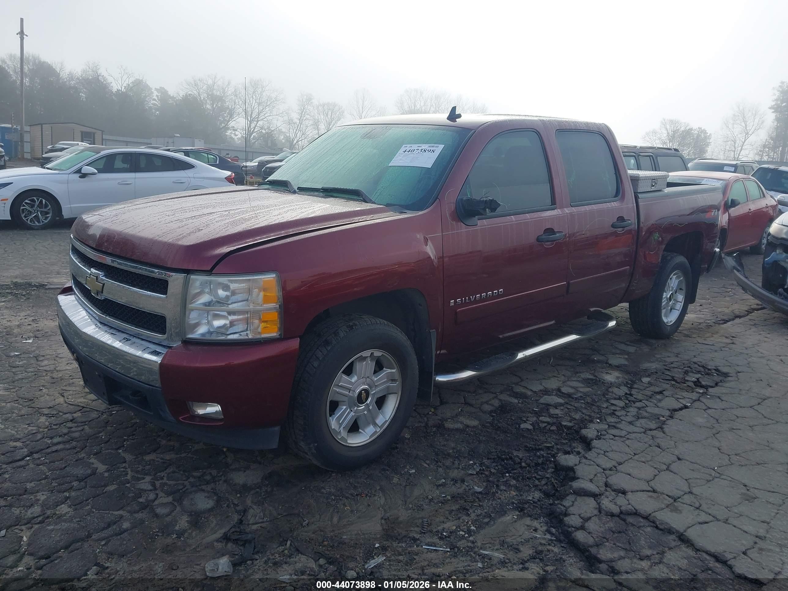 CHEVROLET SILVERADO image 2