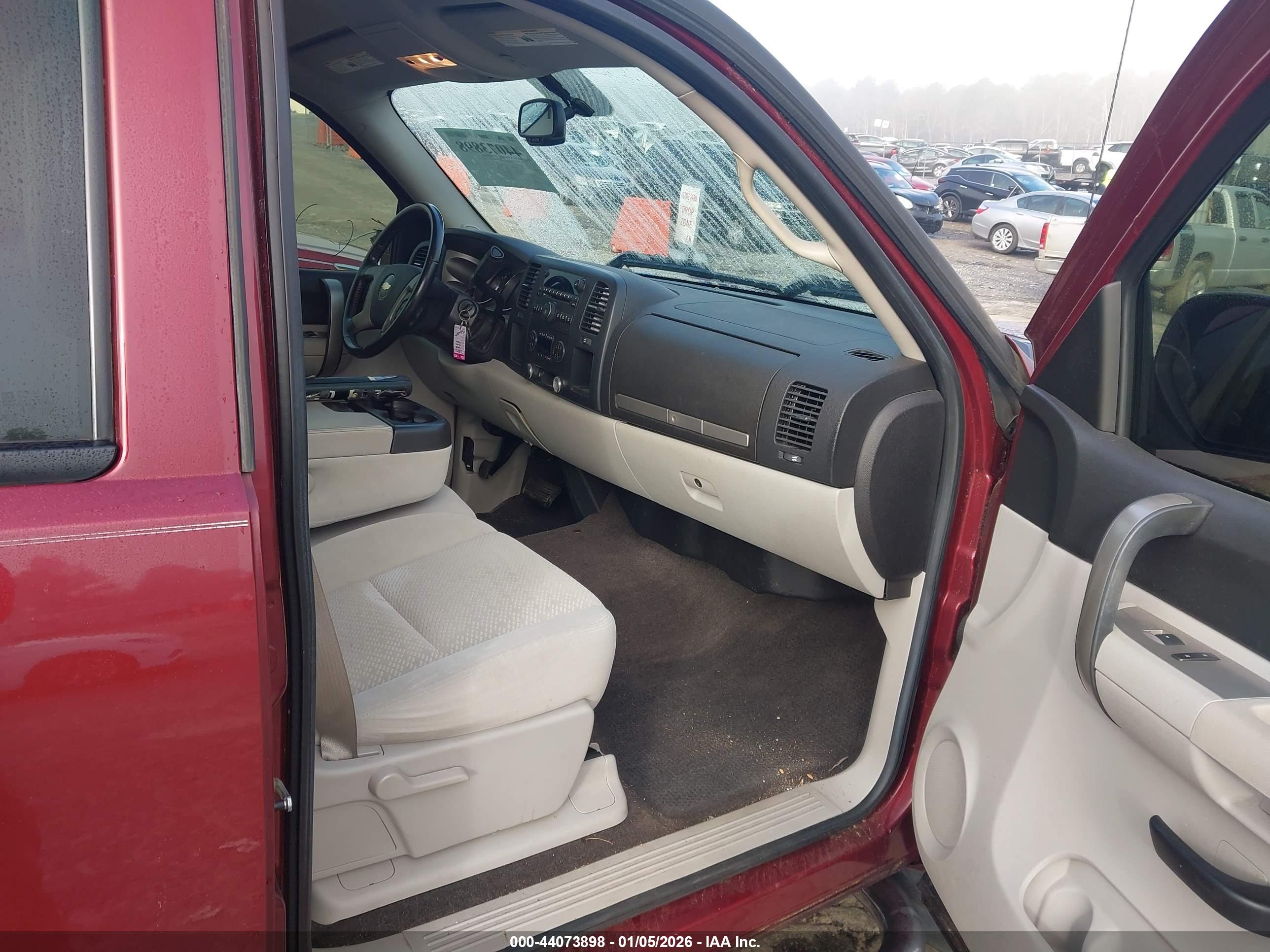 CHEVROLET SILVERADO image 5