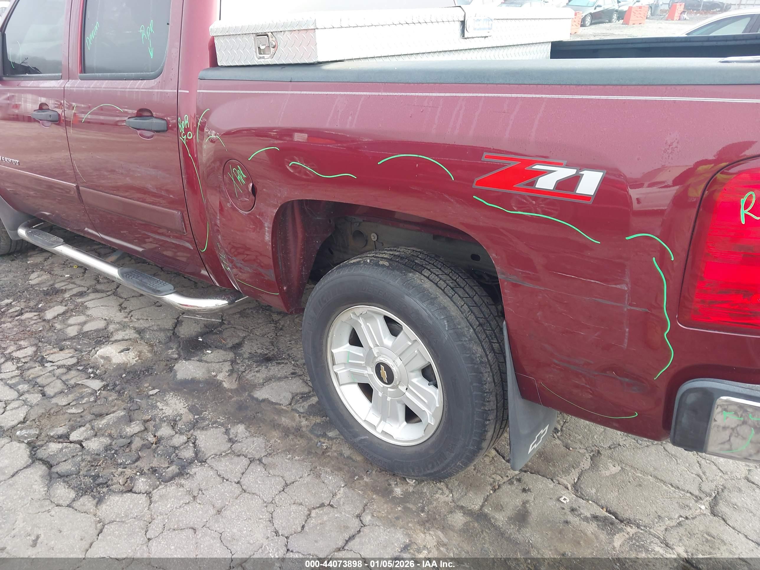 CHEVROLET SILVERADO image 6