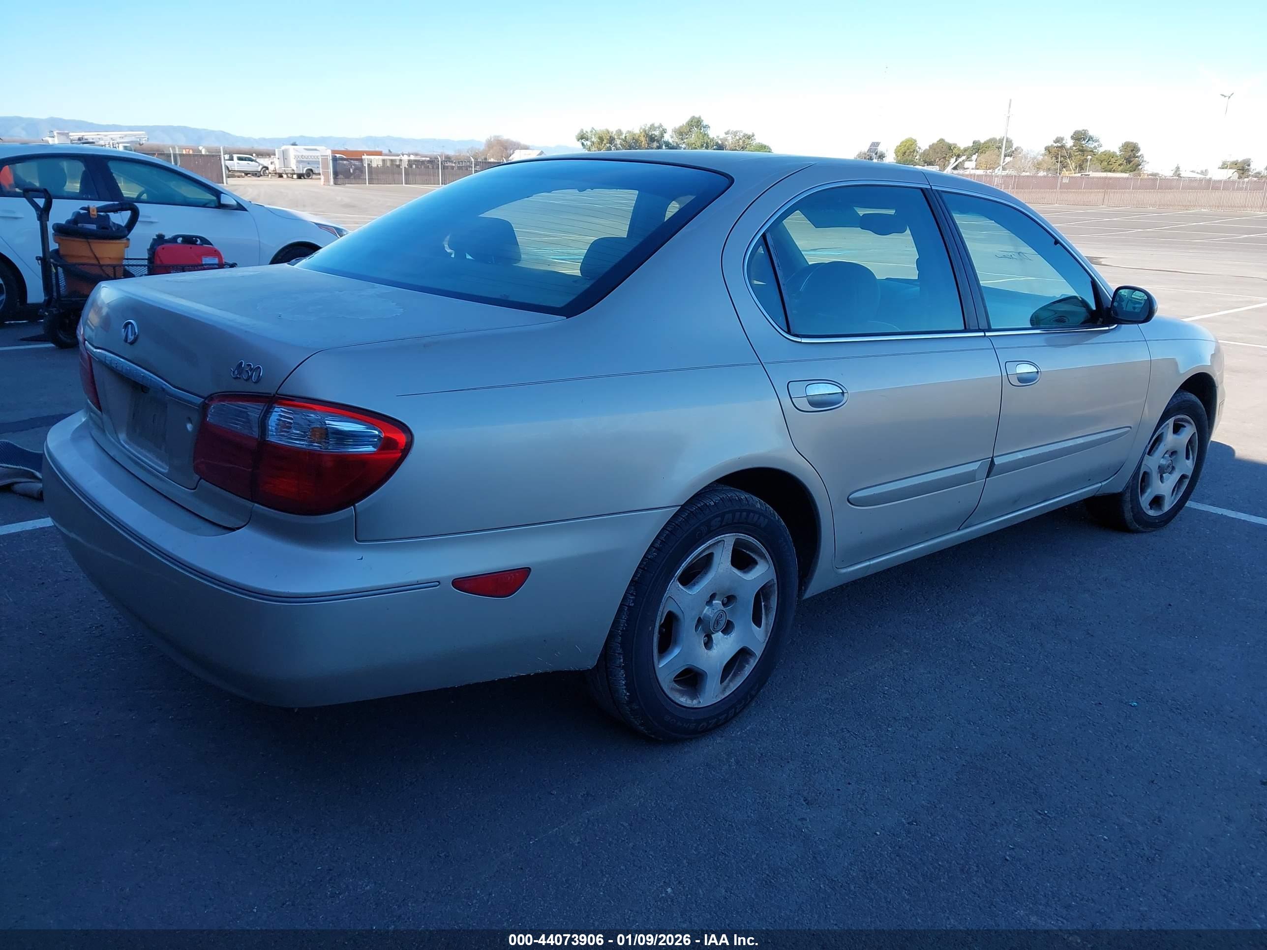 INFINITI I30 image 4
