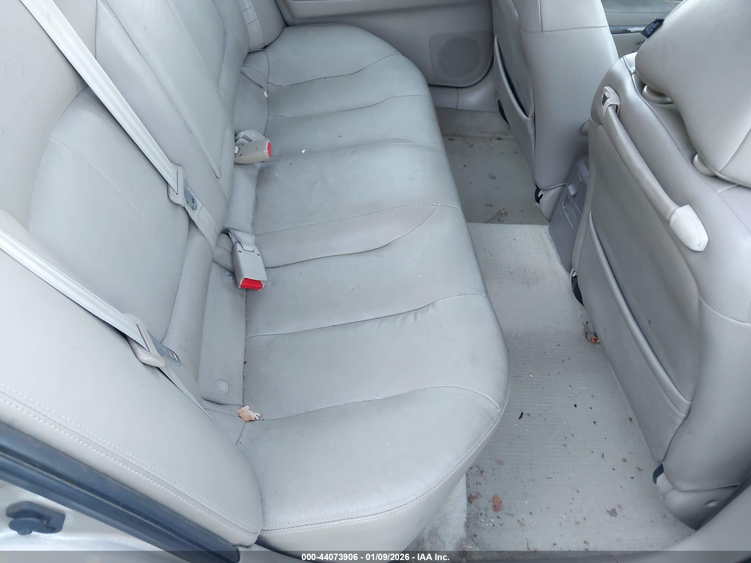 INFINITI I30 image 8