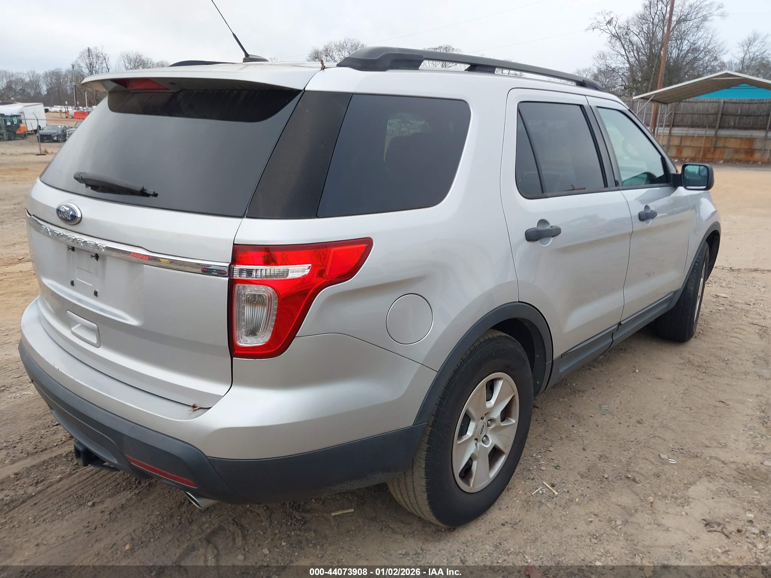 FORD EXPLORER image 4