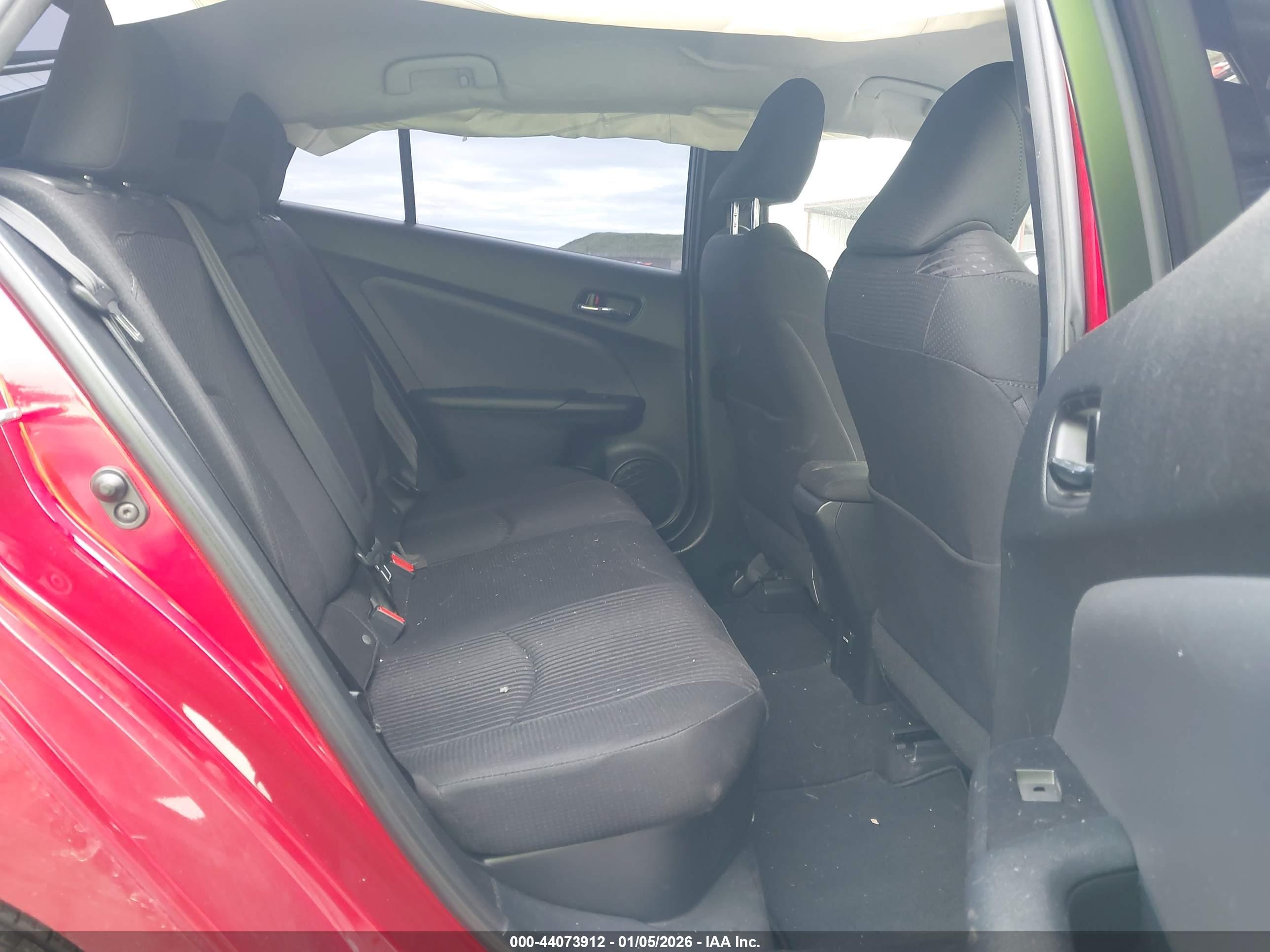 TOYOTA PRIUS image 8