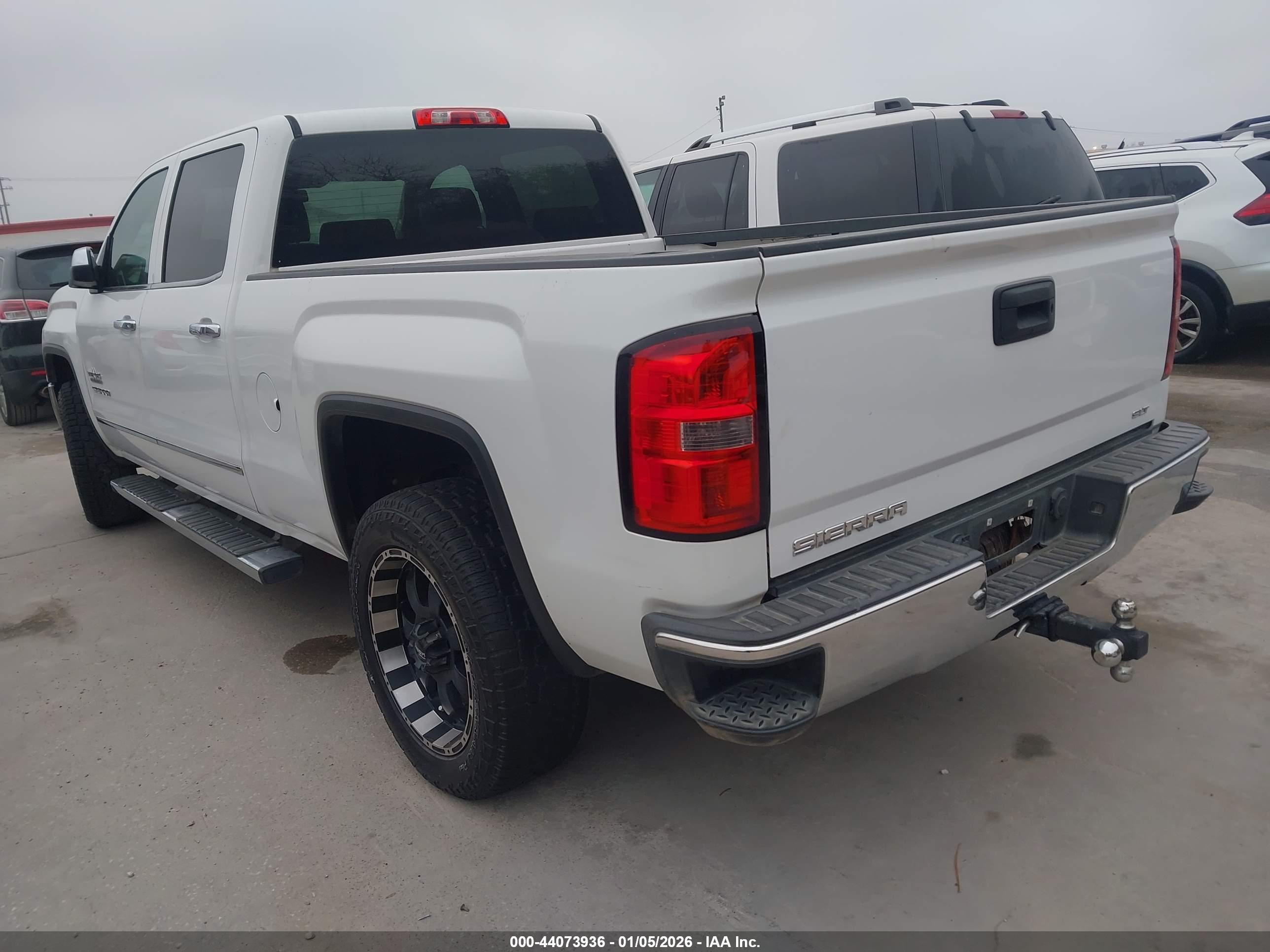 GMC SIERRA image 3
