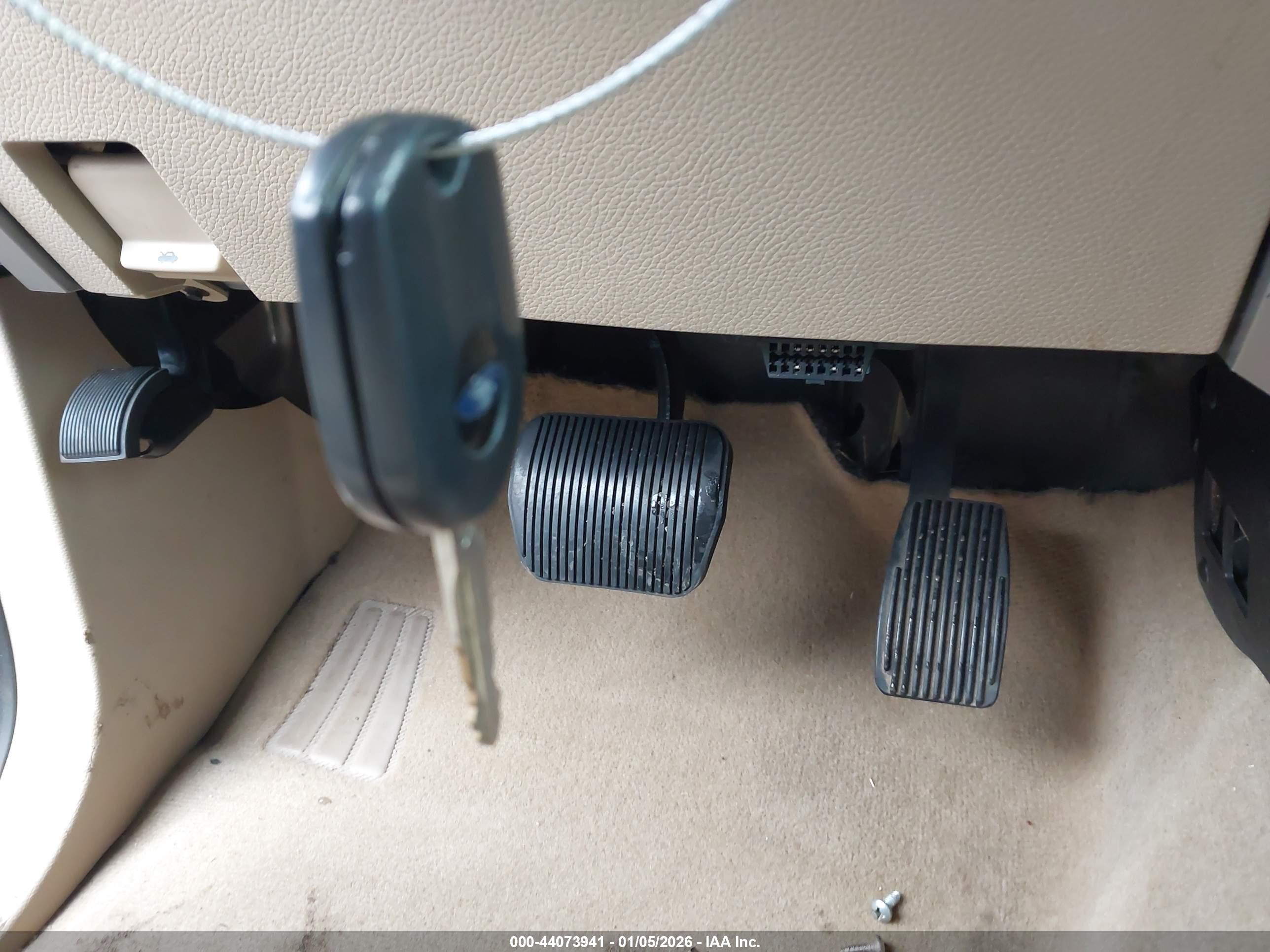 FORD EXPEDITION image 11