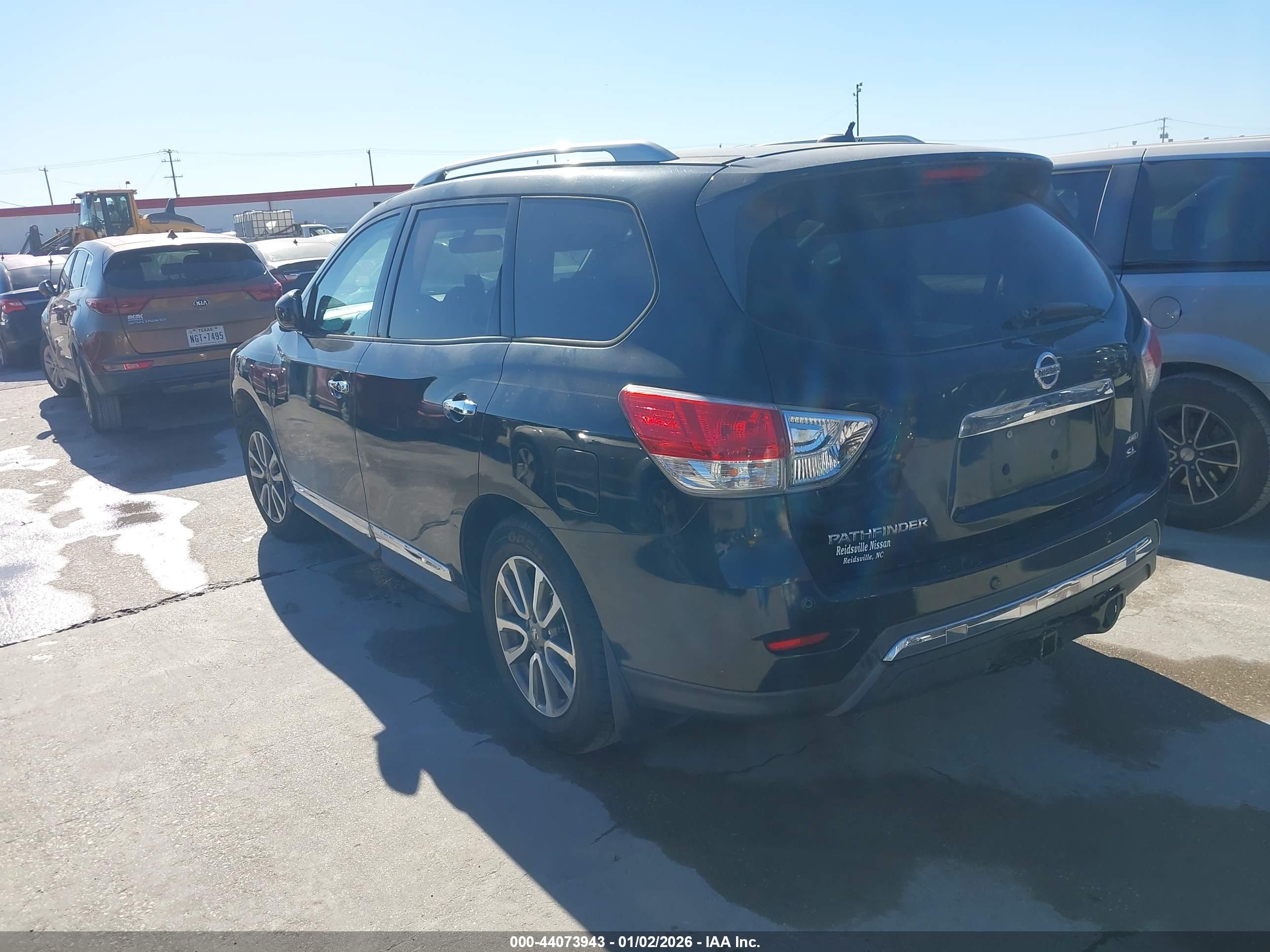 NISSAN PATHFINDER image 3