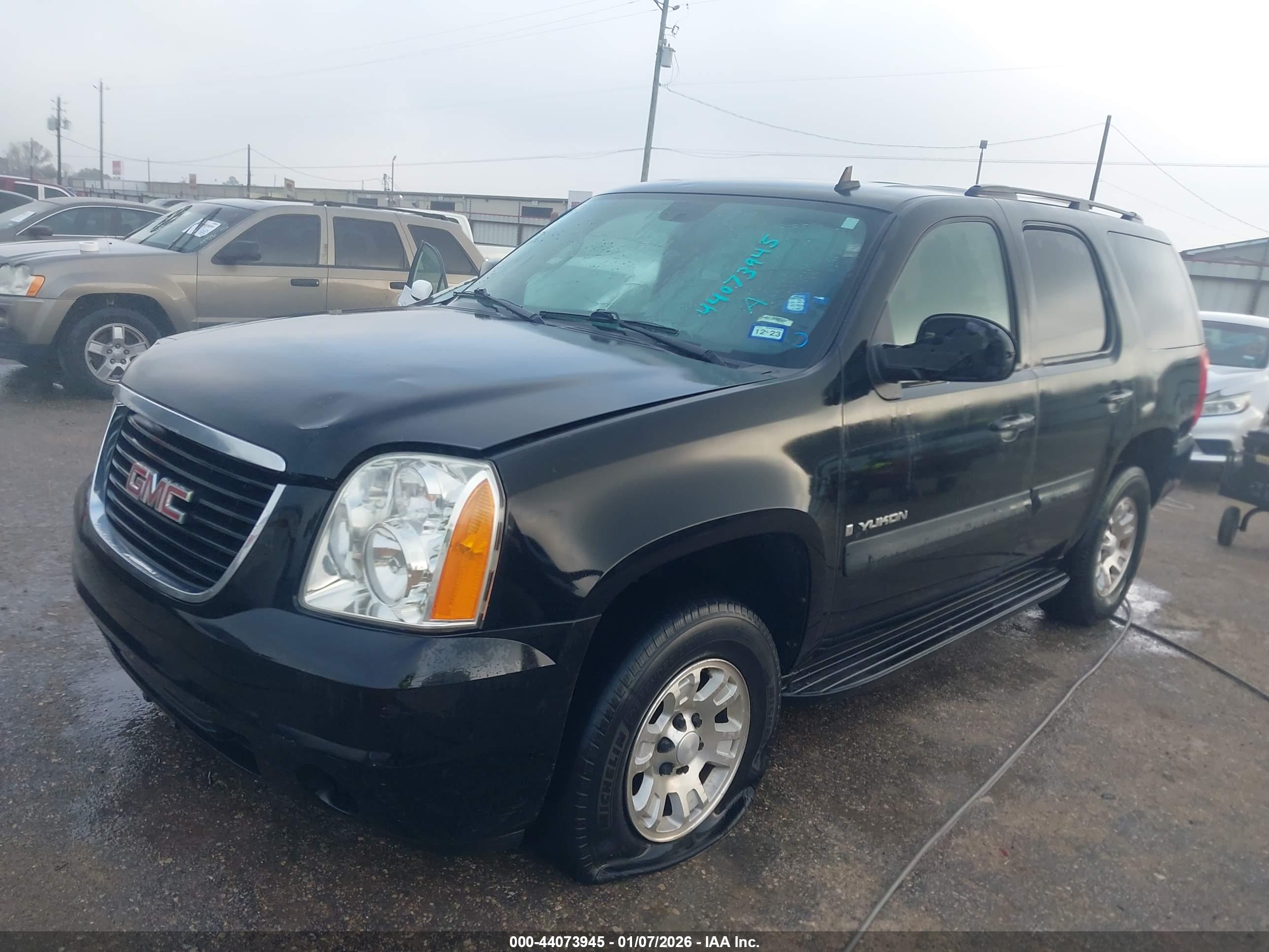 GMC YUKON image 2