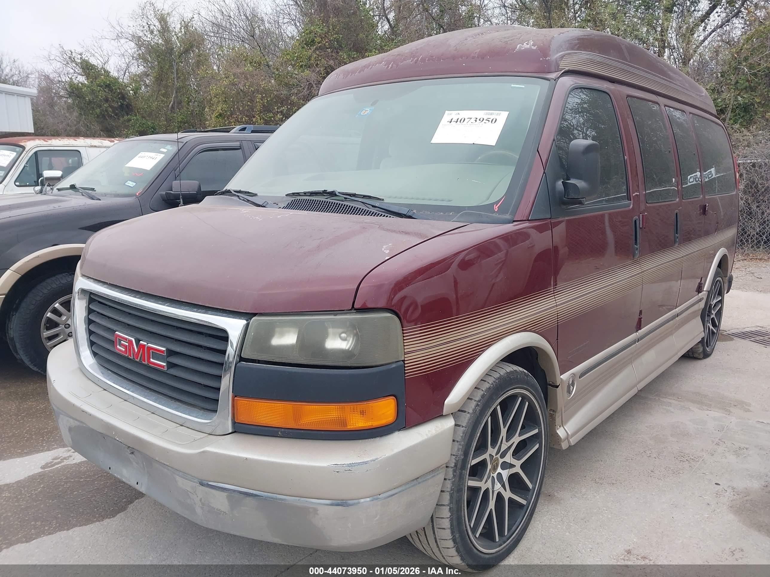 GMC SAVANA image 2