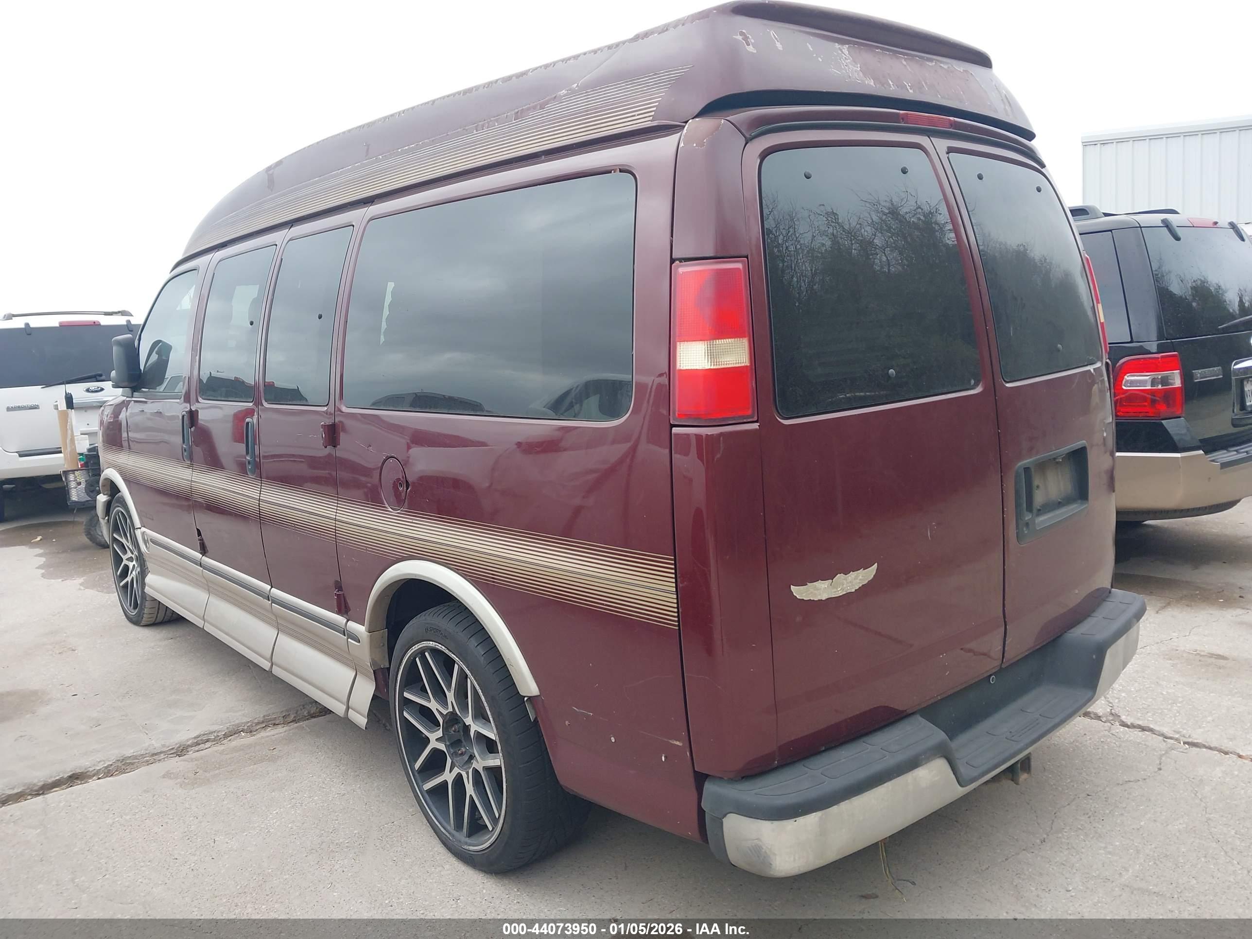 GMC SAVANA image 3